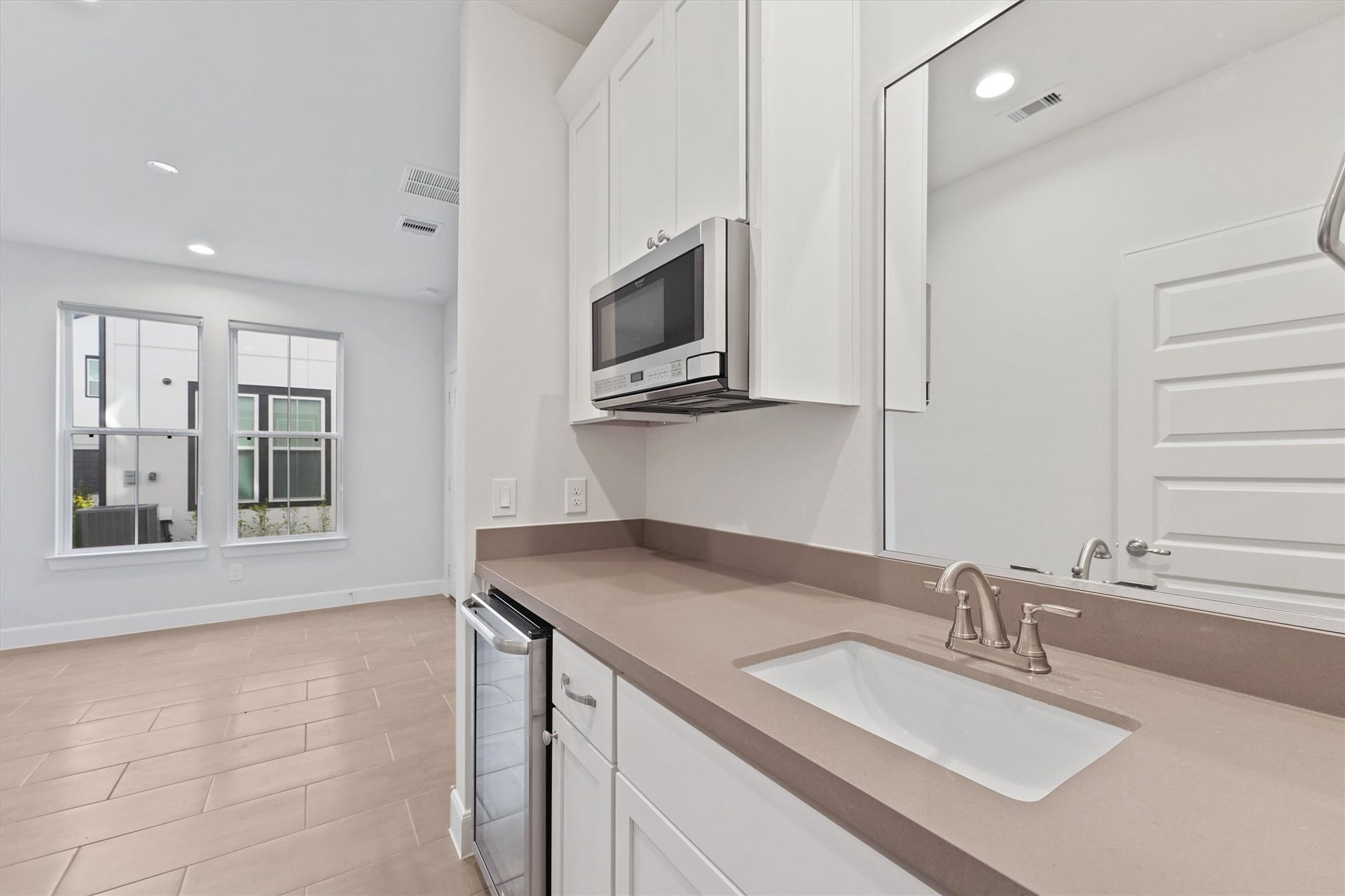 2802 Grand Fountains Drive, #G, Houston, TX 77054 2802 Grand Fountains Drive, #G, Houston, TX 77054