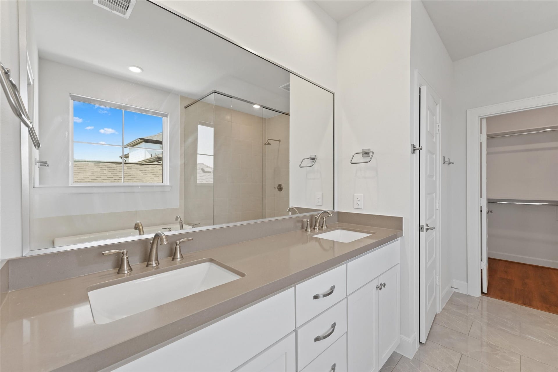 2802 Grand Fountains Drive, #G, Houston, TX 77054 2802 Grand Fountains Drive, #G, Houston, TX 77054