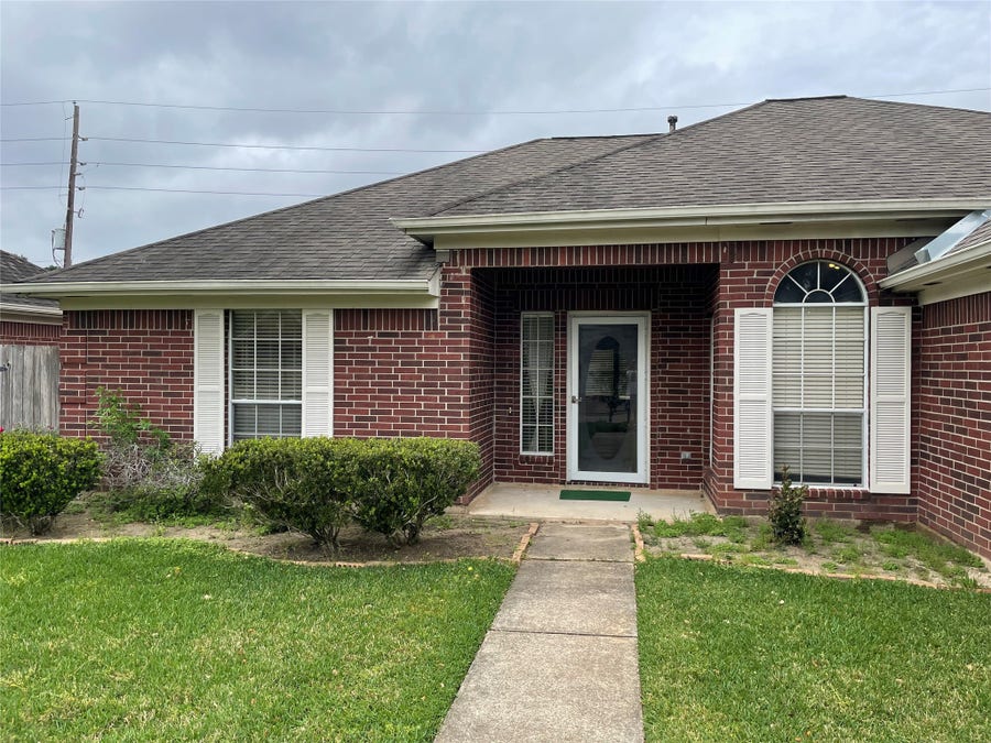 Property photo for 2922 Russett Place W, Pearland, TX