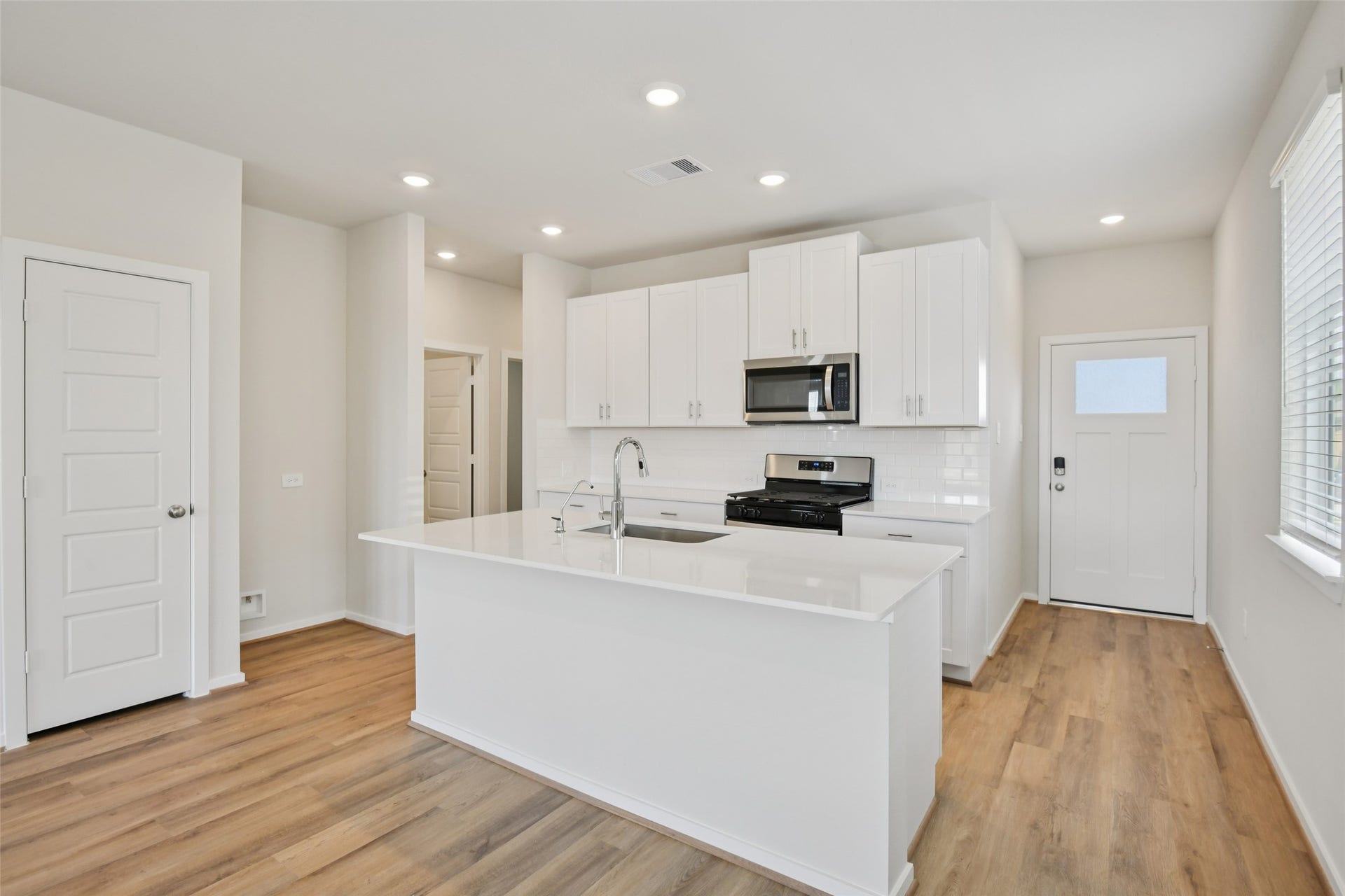 2326 Pioneer Landing Lane, Crosby, TX 77532 Photo is not of the actual home, but is an inspirational photo of builders model home and may depict options, furnishings, and/or decorator features that are not included