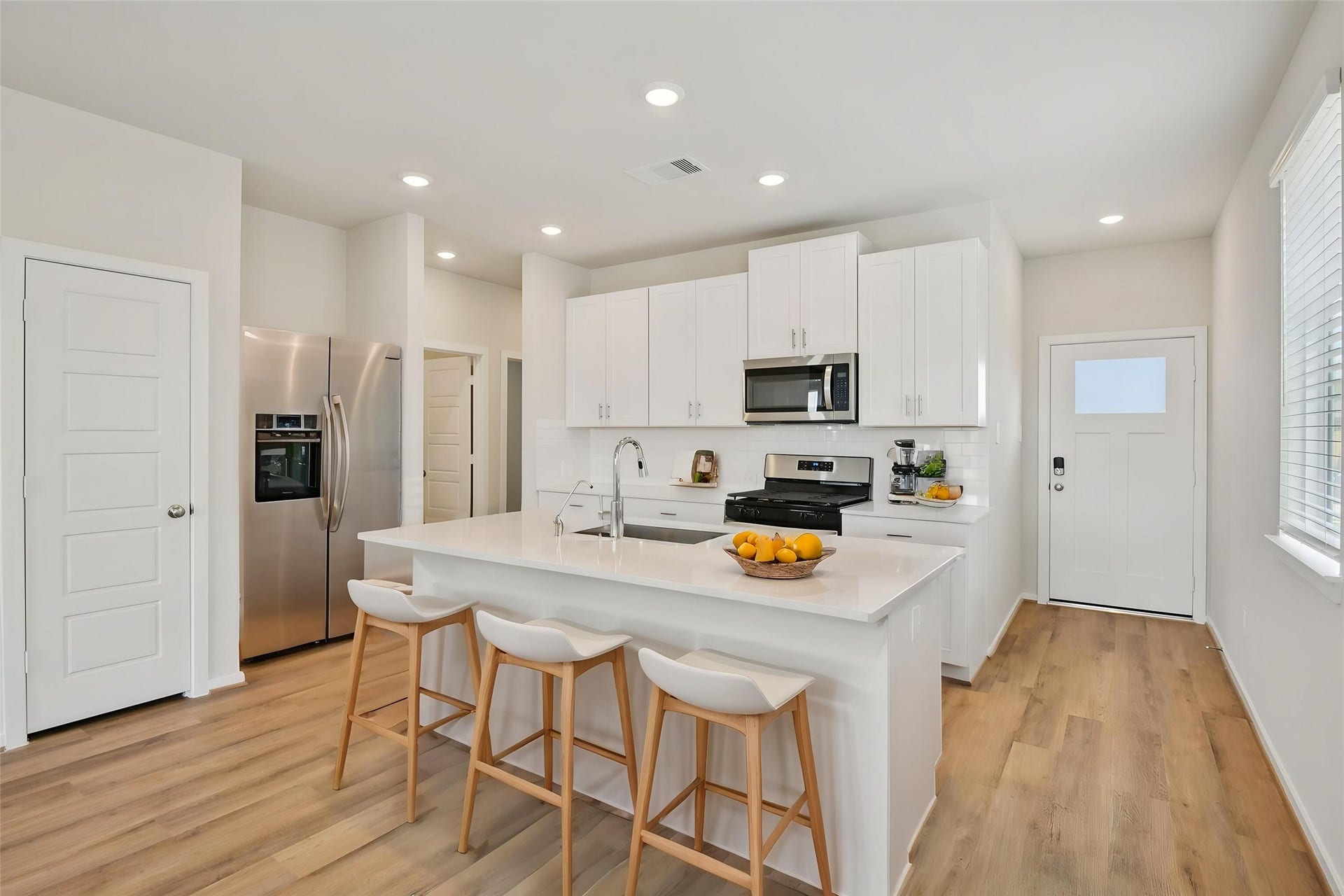 2326 Pioneer Landing Lane, Crosby, TX 77532 Photo is not of the actual home, but is an inspirational photo of builders model home and may depict options, furnishings, and/or decorator features that are not included