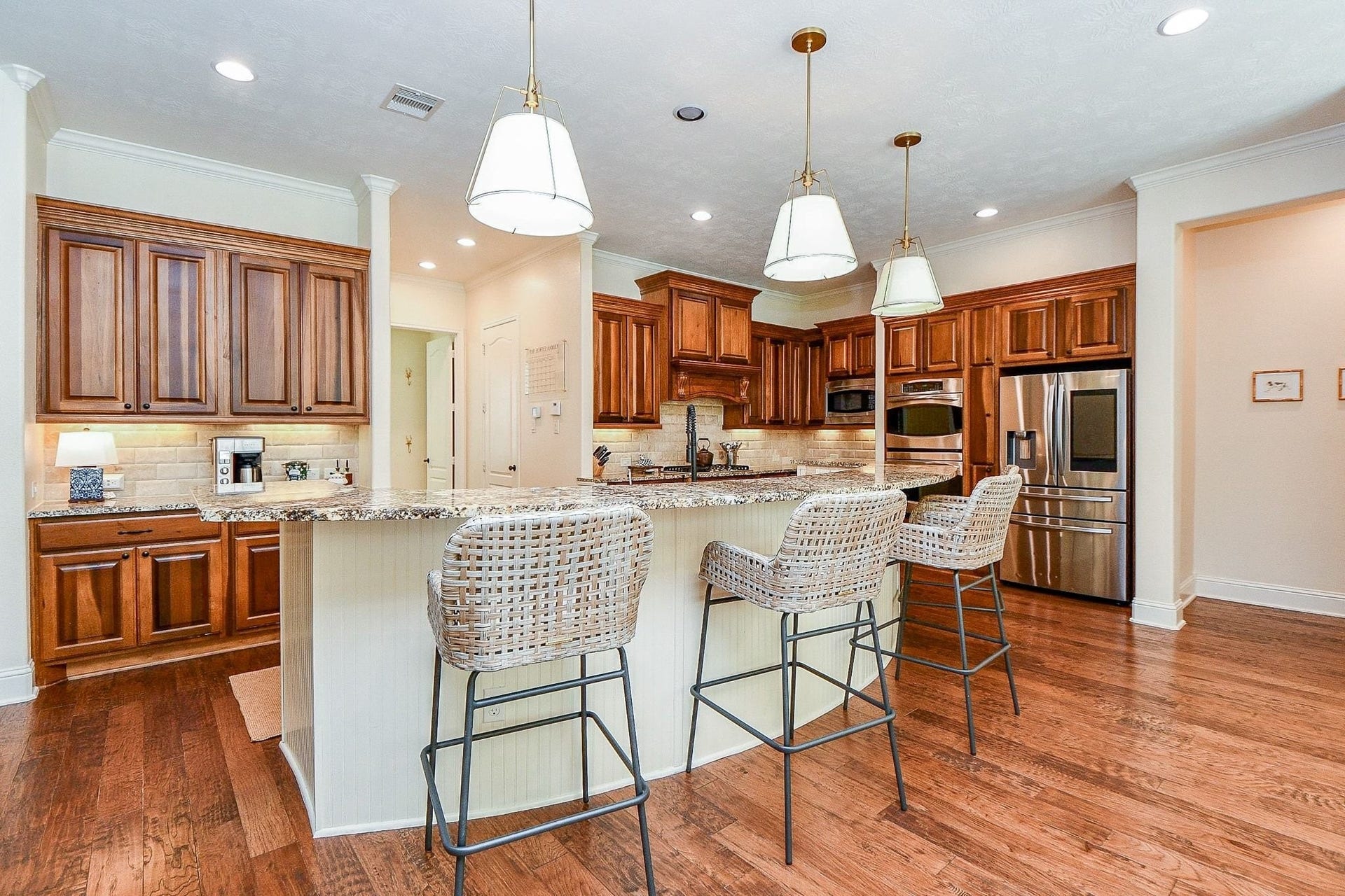 11410 Sardinia Drive, Richmond, TX 77406 This kitchen is truly the heart of the home, featuring extended countertops and cabinetry that create the perfect coffee bar. Double ovens, a built-in microwave, and a 5-burner gas cooktop complete this impressive chefs kitchen, designed for both everyday living and entertaining.