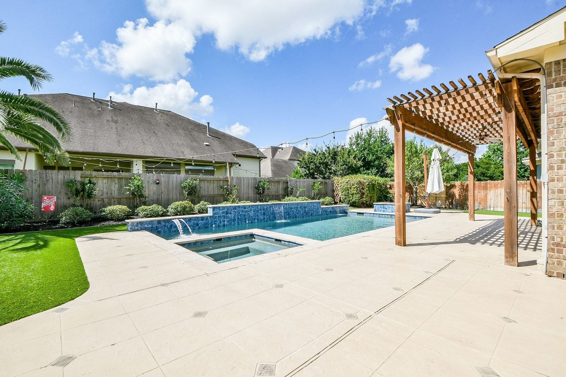 11410 Sardinia Drive, Richmond, TX 77406 Beautifully positioned landscaping adds charm and character to the backyard, while turf grass throughout the grassy areas provides a lush, polished look with minimal maintenance. Enjoy more time in your outdoor retreat and less time on yard work.