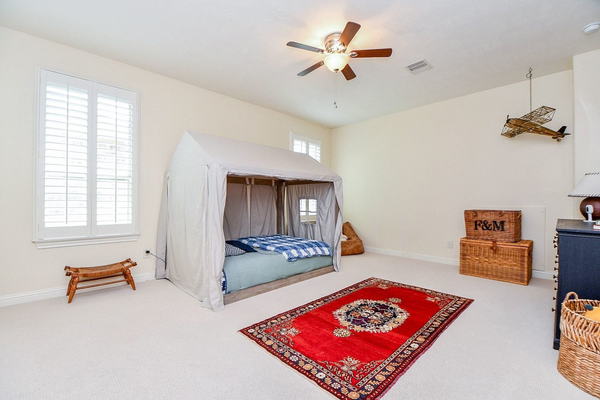 11410 Sardinia Drive, Richmond, TX 77406 The second upstairs guest bedroom is generously sized and features a large closet, plantation shutters, and direct access to a bathroom.