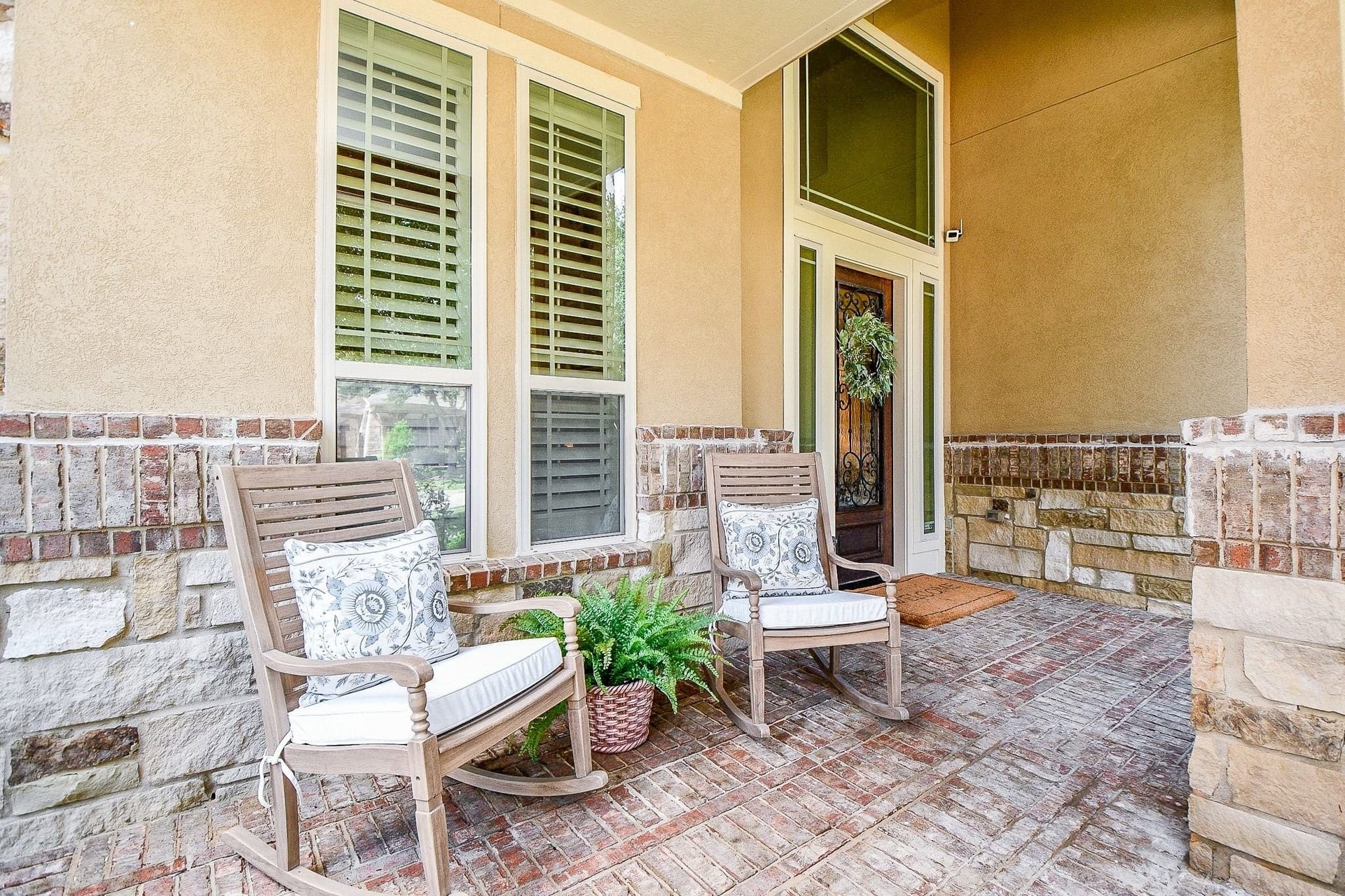 11410 Sardinia Drive, Richmond, TX 77406 The oversized front porch offers the perfect spot to sip your morning coffee while enjoying the peaceful setting and watching the neighborhood kids play in the cul-de-sac.
