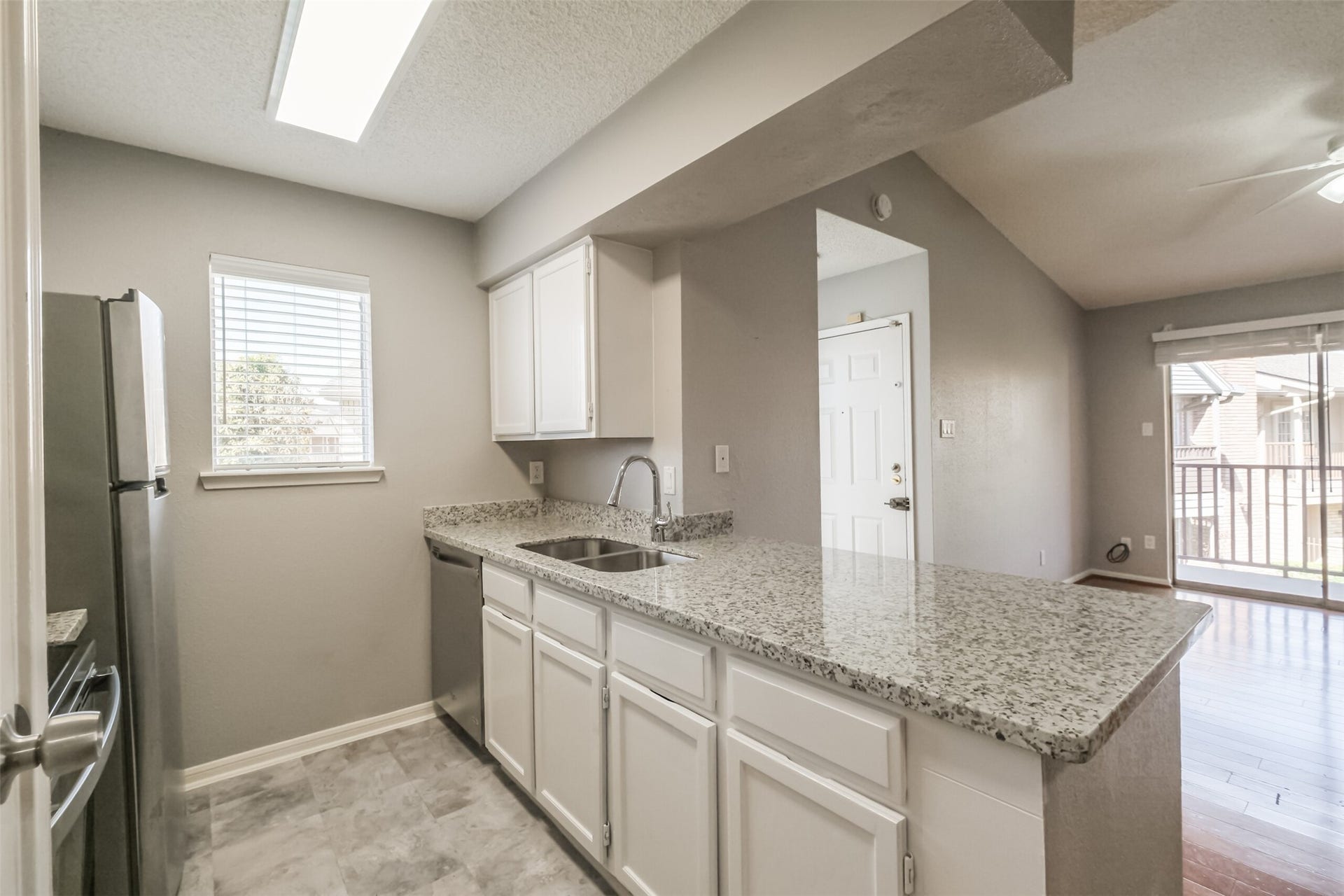 3100 Jeanetta Street, #1204, Houston, TX 77063 Generous counter space perfect for preparing meals and everyday cooking!