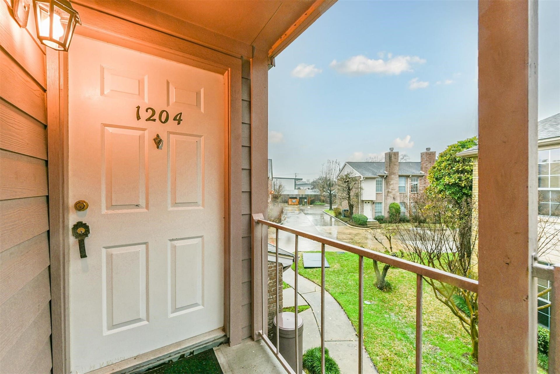 3100 Jeanetta Street, #1204, Houston, TX 77063 Welcome to 3100 Jeanetta St #1204 - a beautiful condo offering comfort and convenience in a prime location!