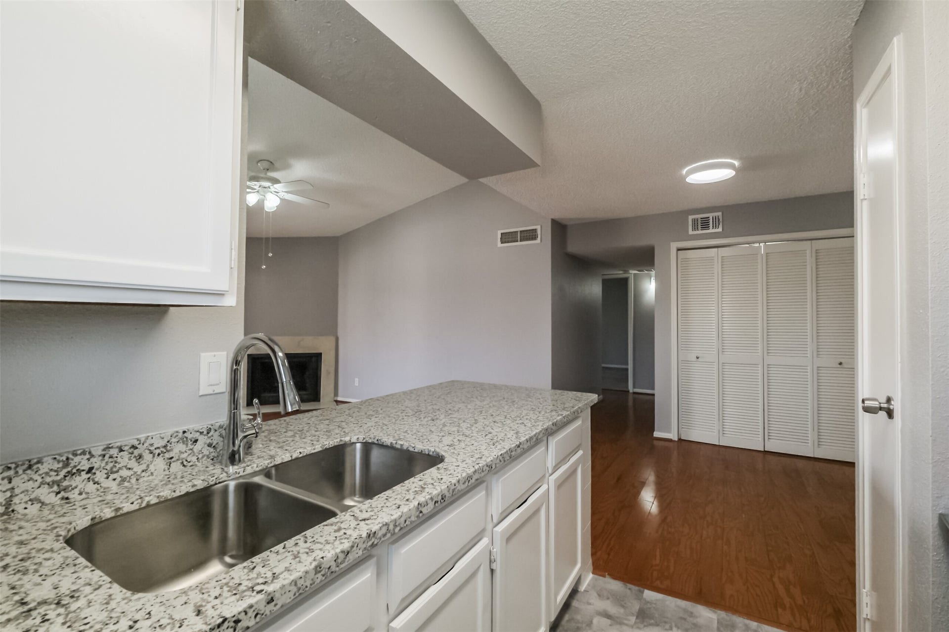 3100 Jeanetta Street, #1204, Houston, TX 77063 Generous counter space perfect for preparing meals and everyday cooking!