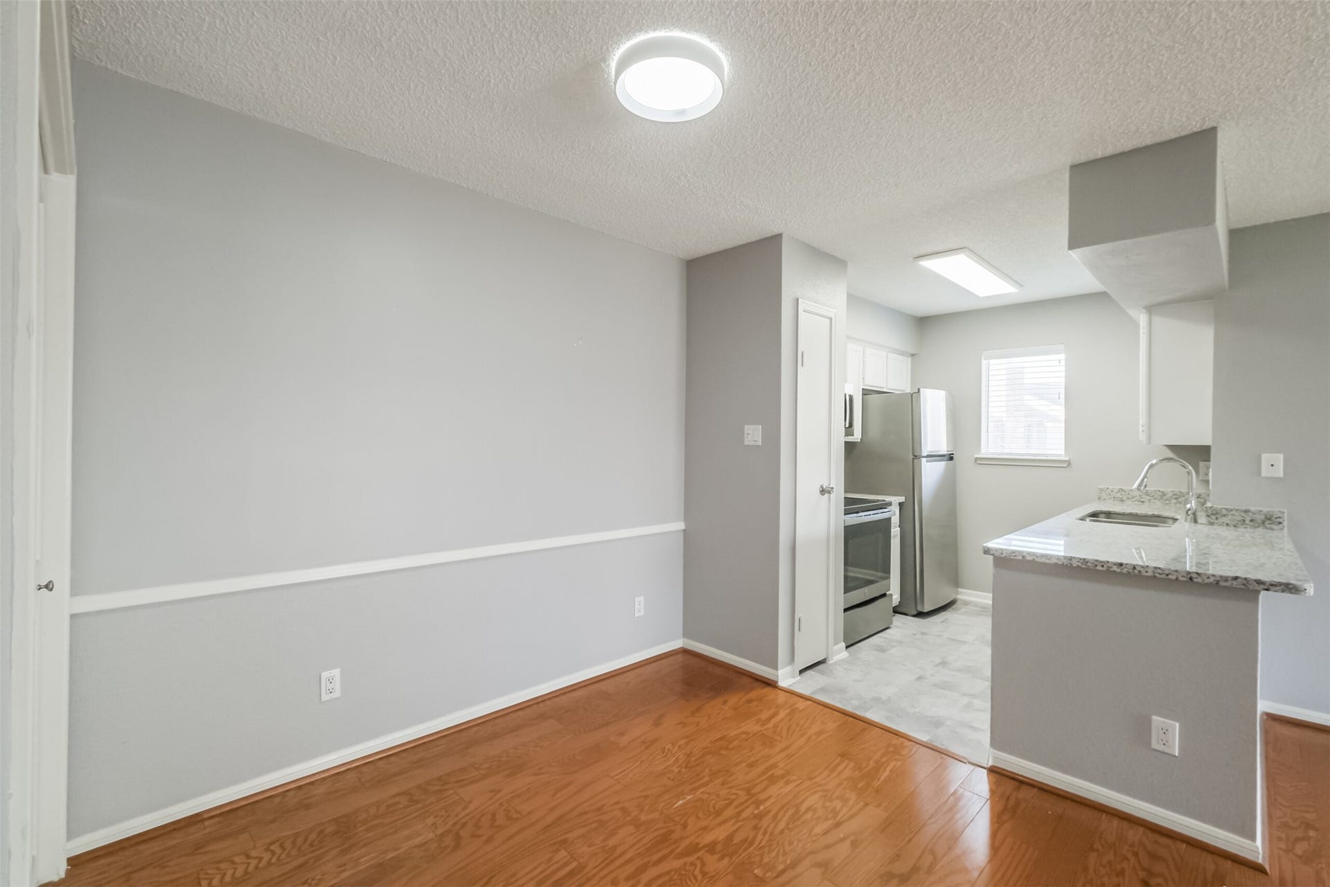 3100 Jeanetta Street, #1204, Houston, TX 77063 Bright dining area located just off the kitchenperfect for everyday meals and entertaining!