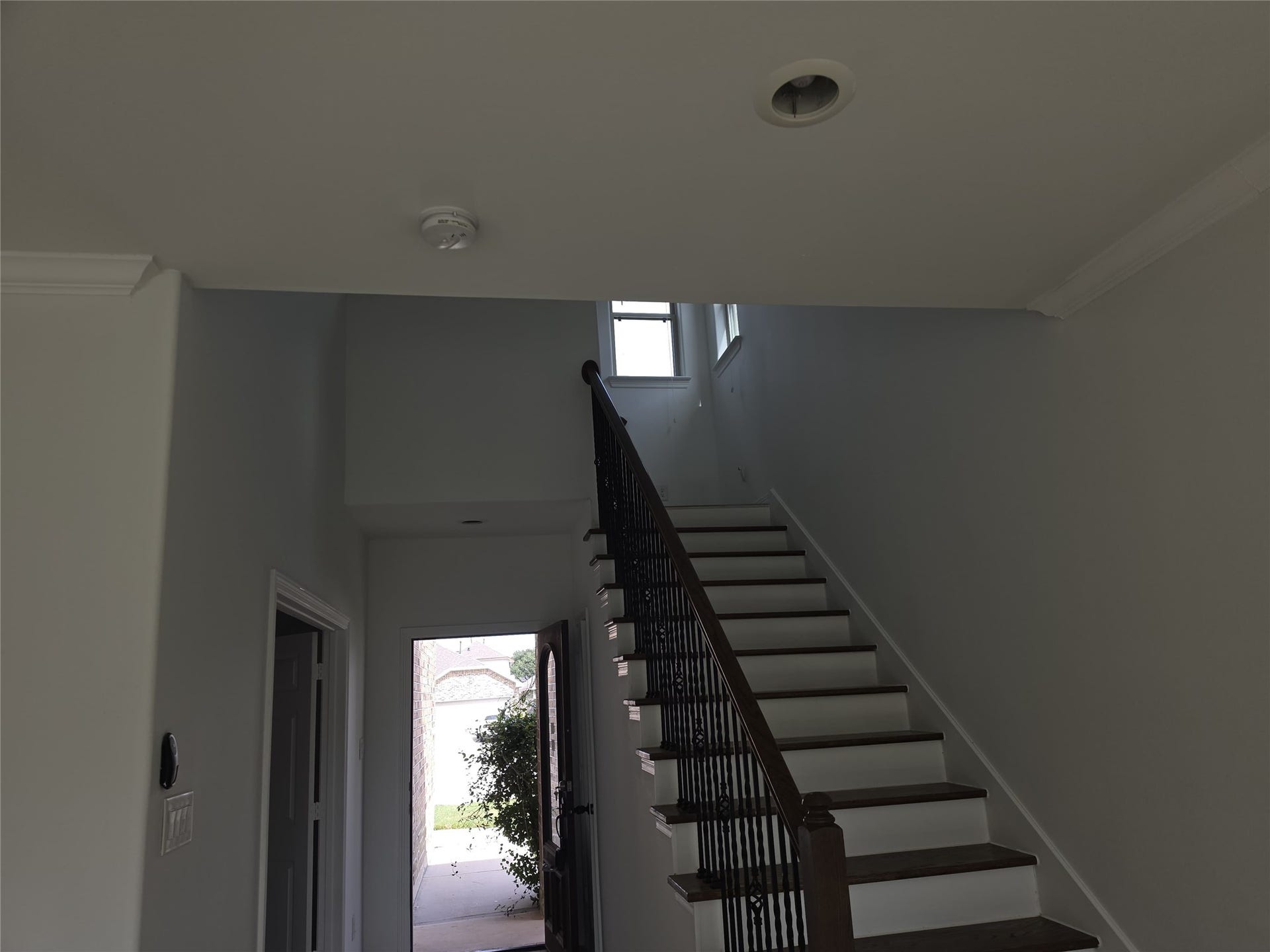 7202 Foxmoor Lake Court, Humble, TX 77338 Welcoming entry with stairs to the second floor.