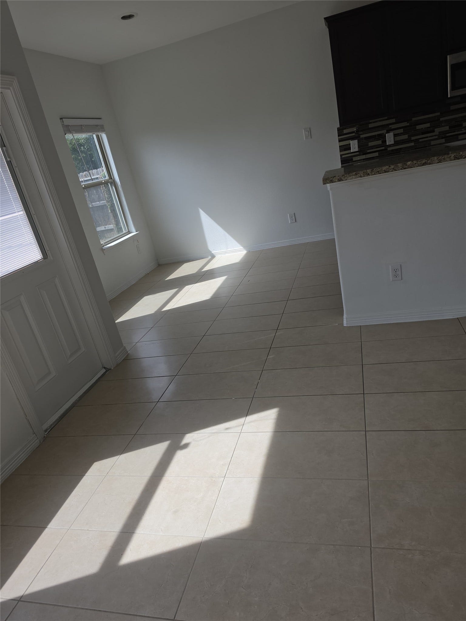 7202 Foxmoor Lake Court, Humble, TX 77338 Flexible dining or sitting area near the entry.