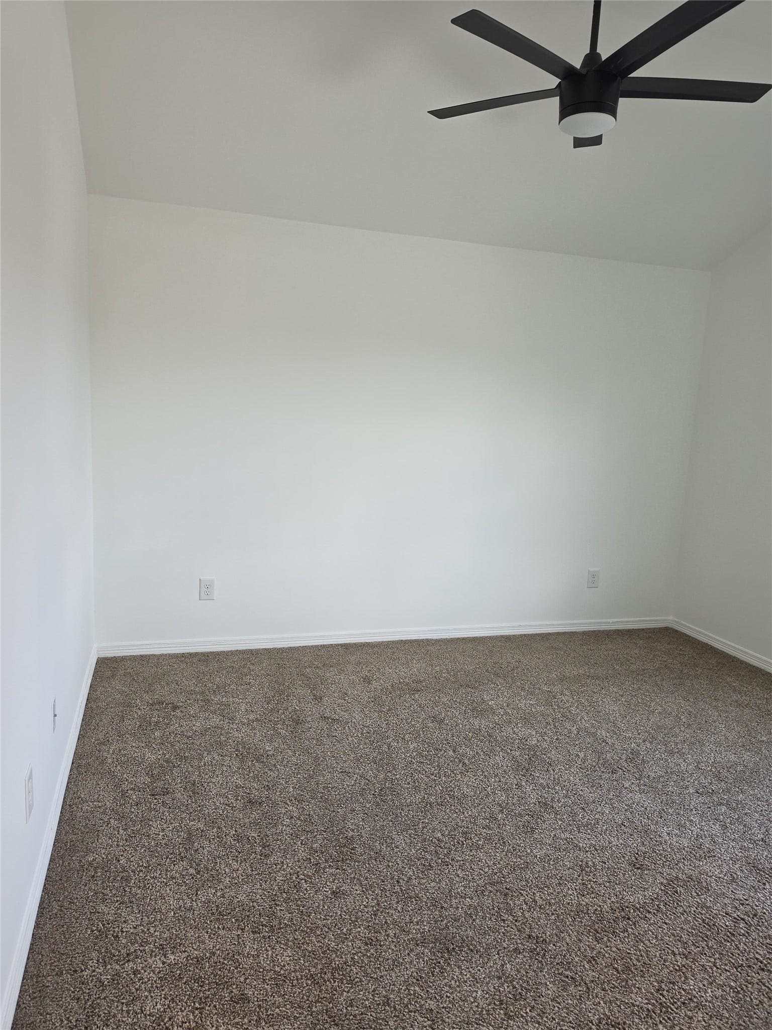 7202 Foxmoor Lake Court, Humble, TX 77338 Secondary bedroom with clean carpet and ceiling fan.