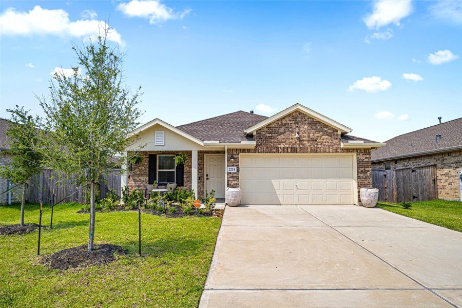 Property photo for 2224 Still Bend Ln Lane, League City, TX