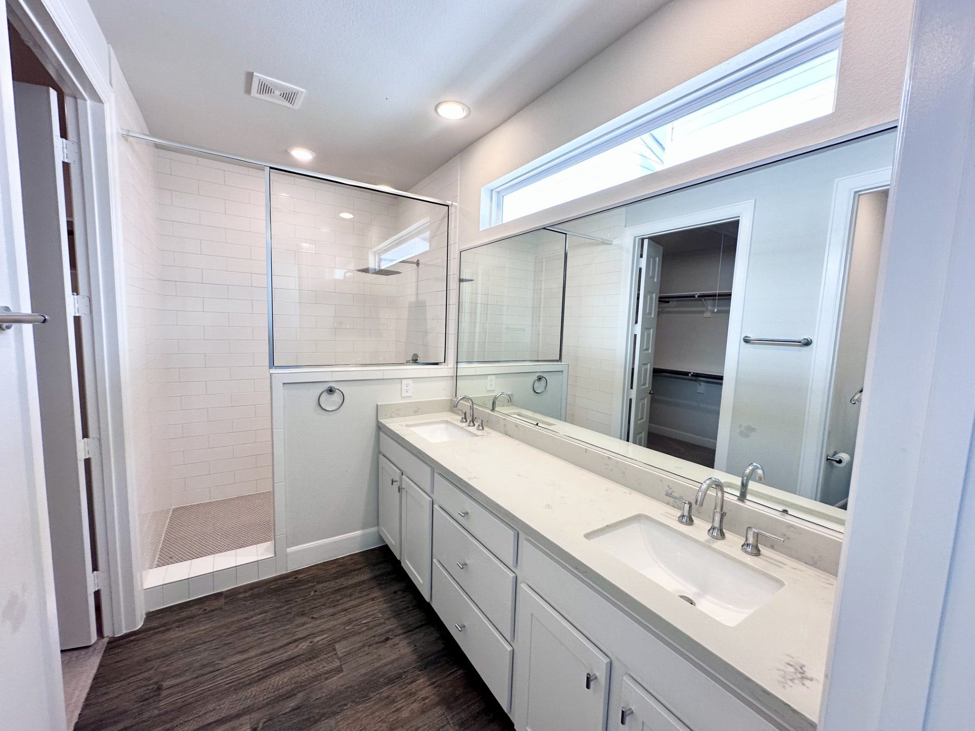 623 Press Street, Houston, TX 77020 Primary Bath with oversized shower and double sinks