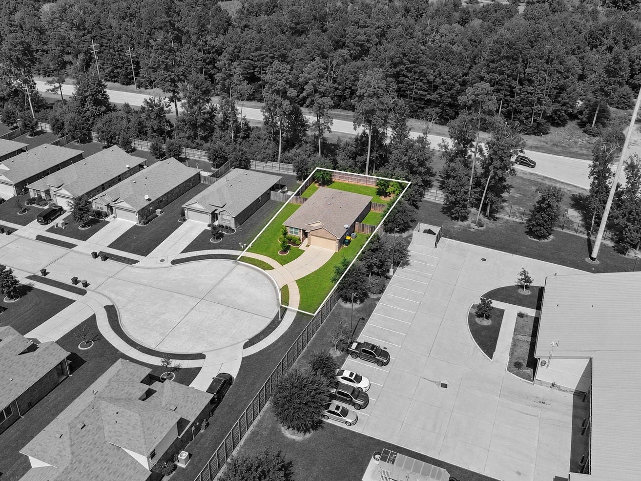 11502 Castle Nugent Court, Conroe, TX 77304 Discover the appealing cul-de-sac location! Aerial view highlights the home's lot at the end of the street.