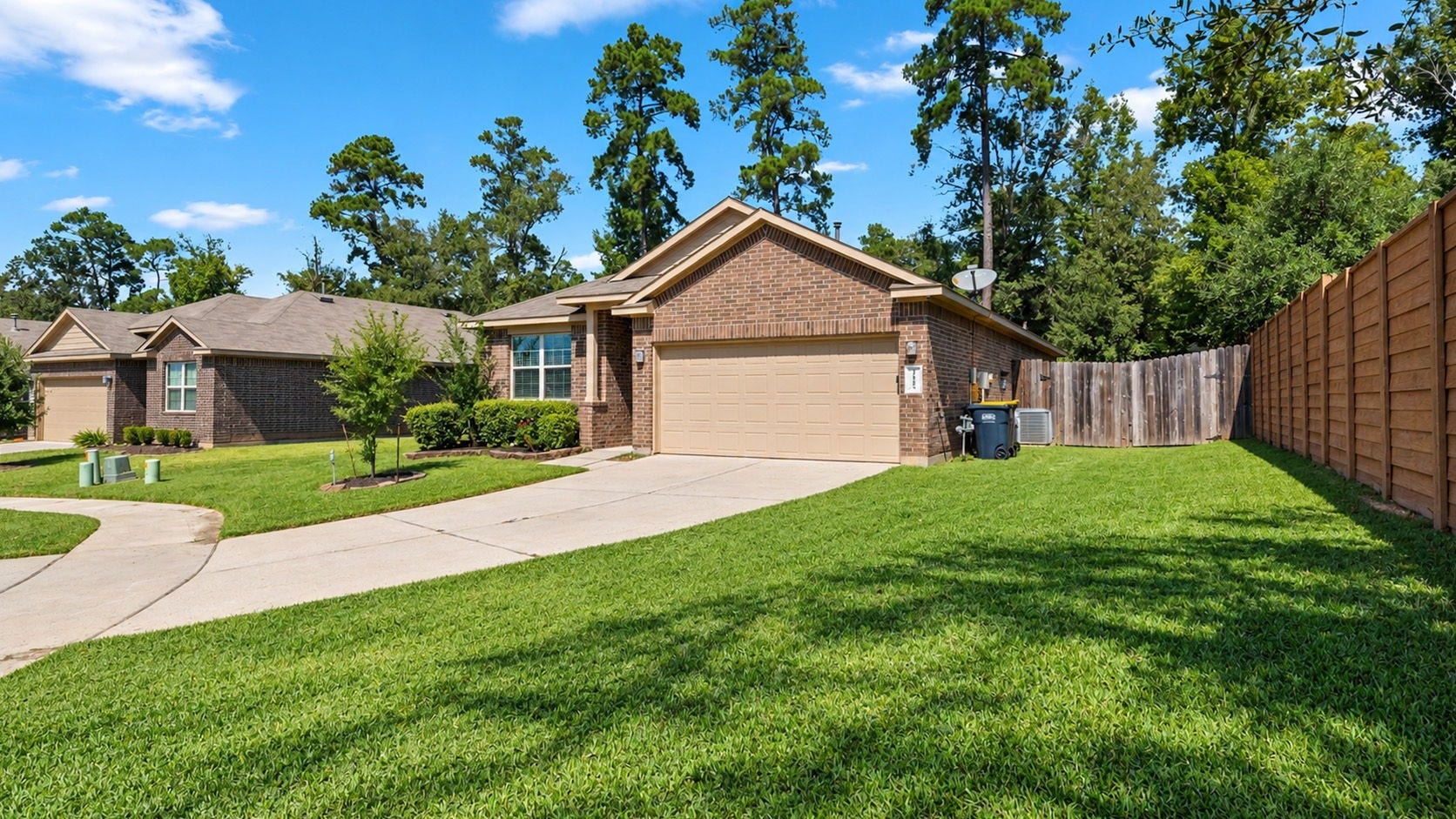 11502 Castle Nugent Court, Conroe, TX 77304 Enjoy the extra outdoor space offered by this cul-de-sac lot, featuring a wide front lawn and generous side yard.