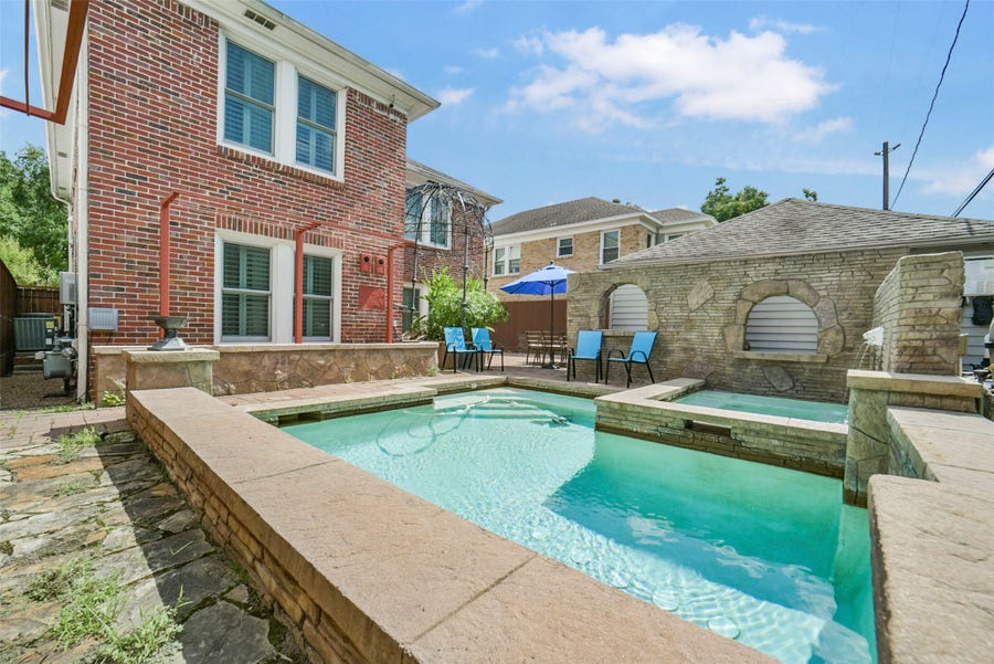 Property photo for 1919 W Mckinney Street, Houston, TX