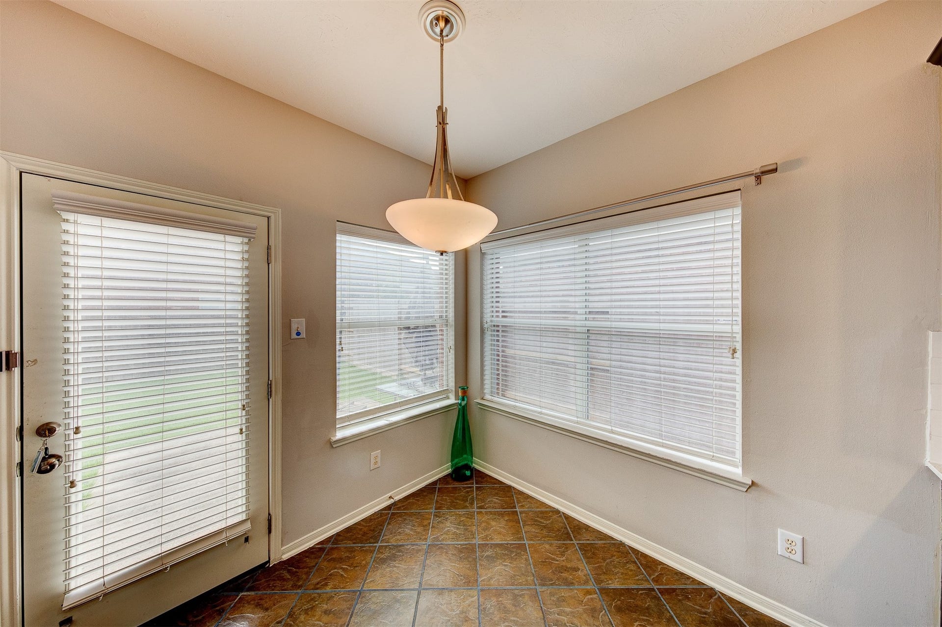 2619 Emerald Springs Court, Pearland, TX 77584 Nice breakfast nook