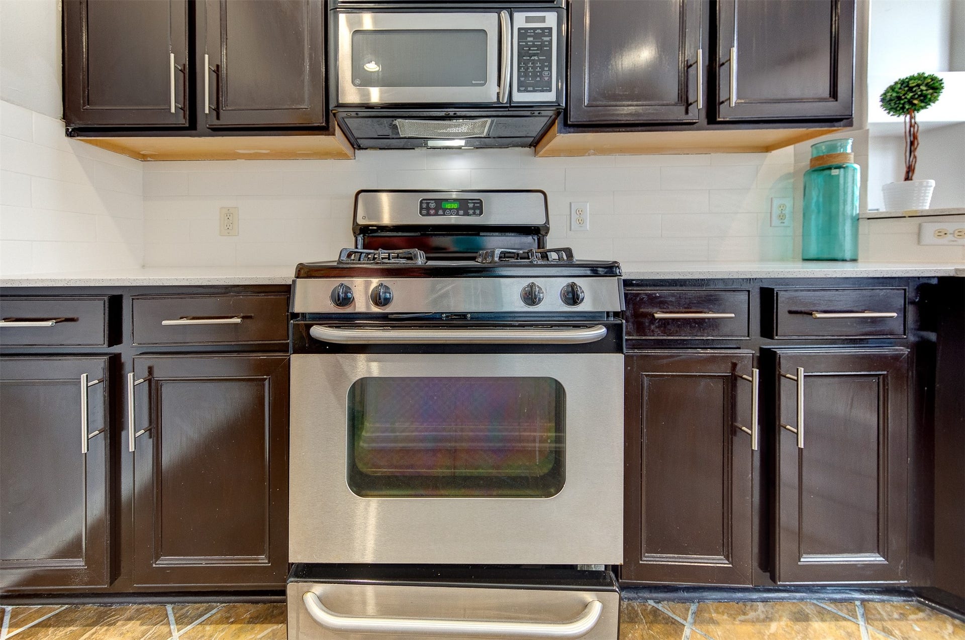 2619 Emerald Springs Court, Pearland, TX 77584 New granite counters
