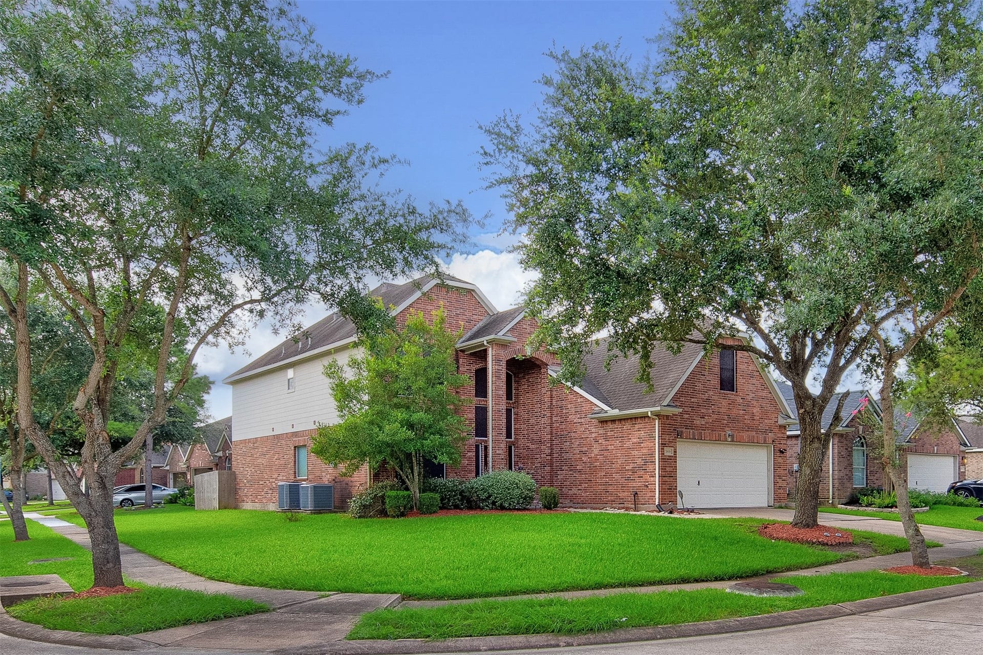 2619 Emerald Springs Court, Pearland, TX 77584 Beautiful Premium lot with spacious home