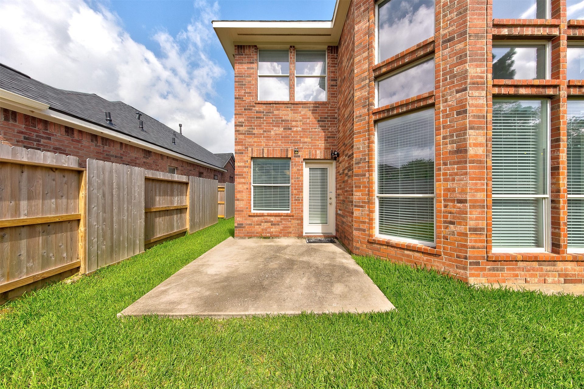 2619 Emerald Springs Court, Pearland, TX 77584 Large patio for entertaining or relaxing