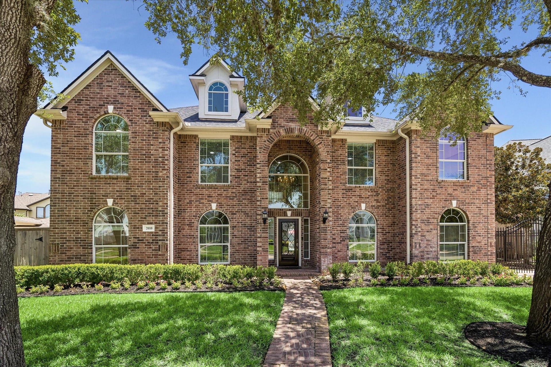 2010 SHEPHERDS PLACE, Sugar Land, TX 77479 WELCOME HOME TO 2010 SHEPHERDS PLACE DR.!