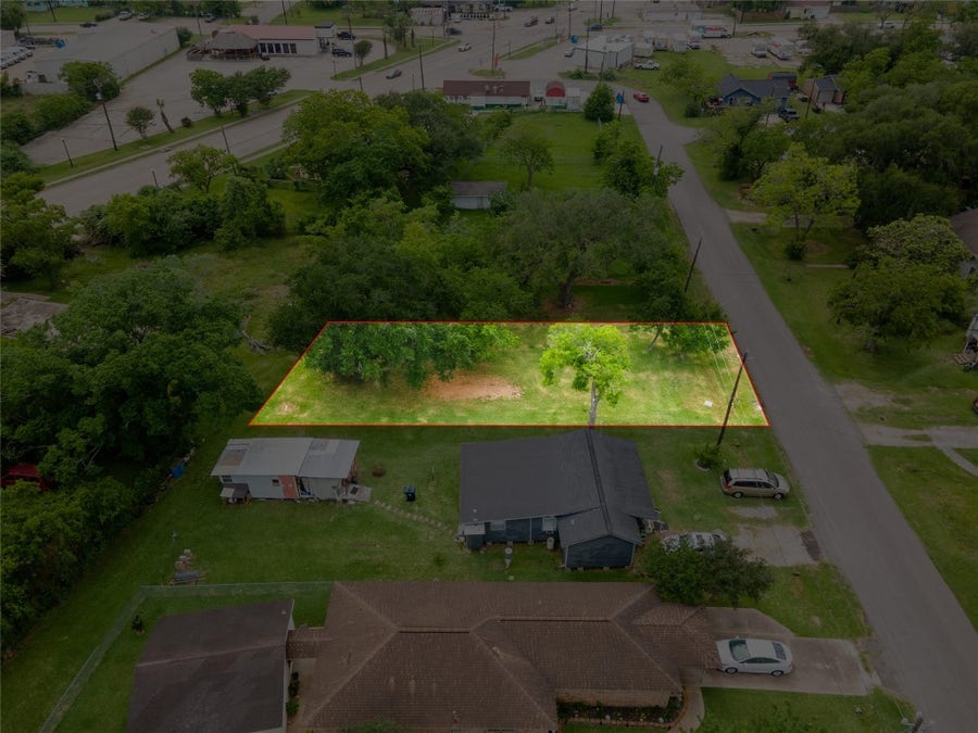 Property photo for 507 Cemetery Street, Clute, TX