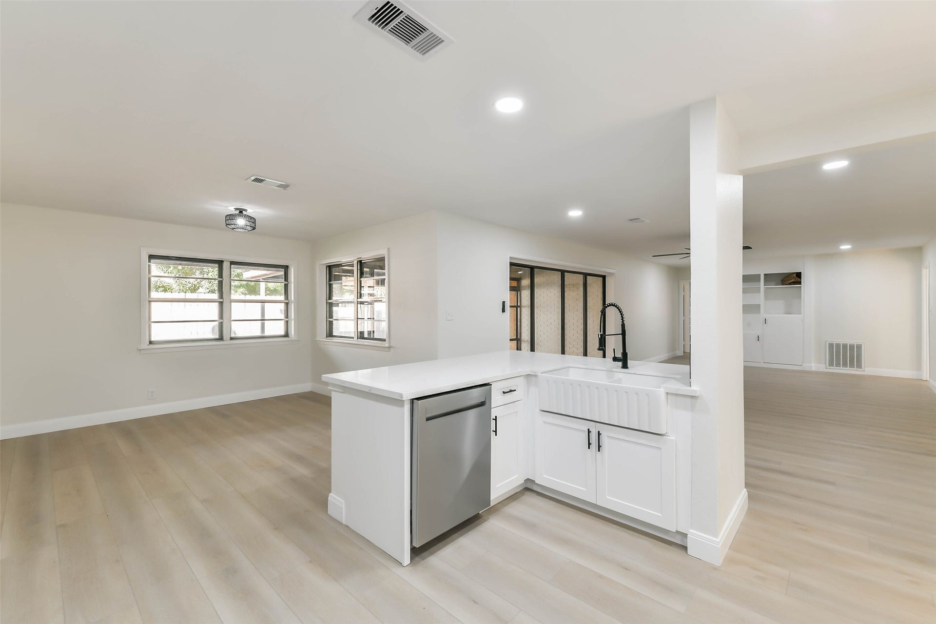 8102 Dellanera Drive, Hitchcock, TX 77563 8102 Dellanera Drive, Hitchcock, TX 77563
