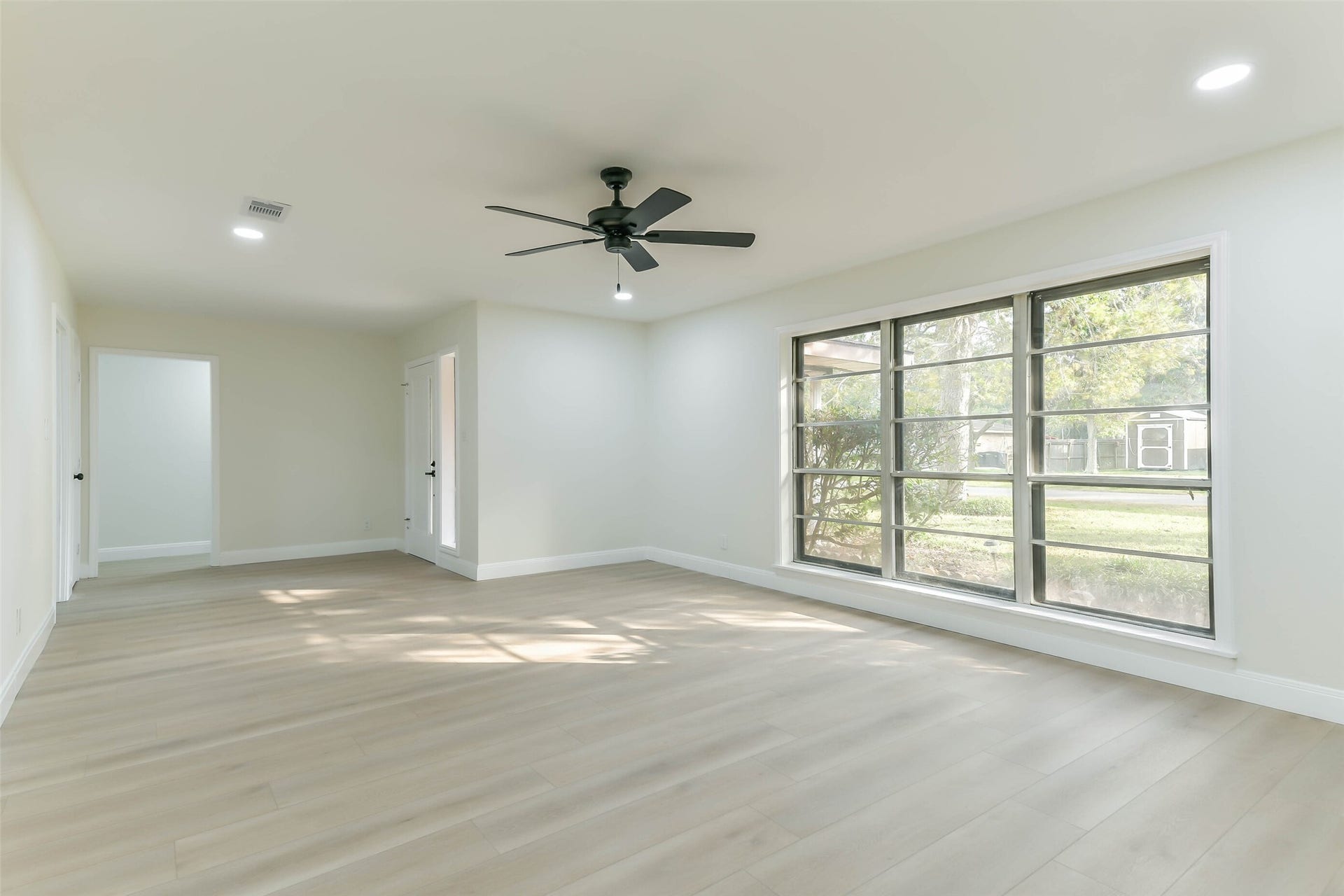 8102 Dellanera Drive, Hitchcock, TX 77563 8102 Dellanera Drive, Hitchcock, TX 77563