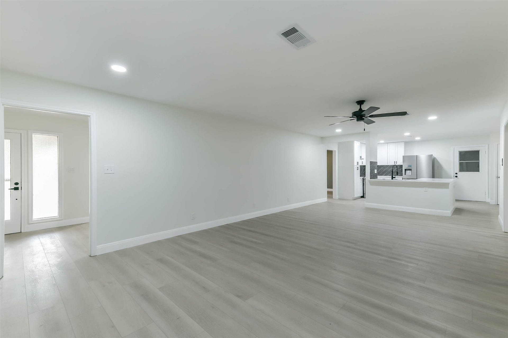 8102 Dellanera Drive, Hitchcock, TX 77563 8102 Dellanera Drive, Hitchcock, TX 77563