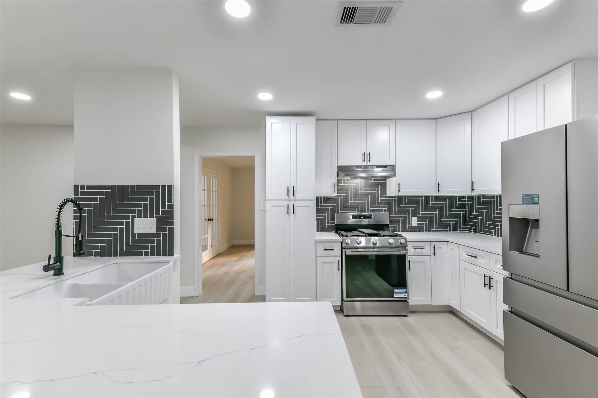 8102 Dellanera Drive, Hitchcock, TX 77563 8102 Dellanera Drive, Hitchcock, TX 77563