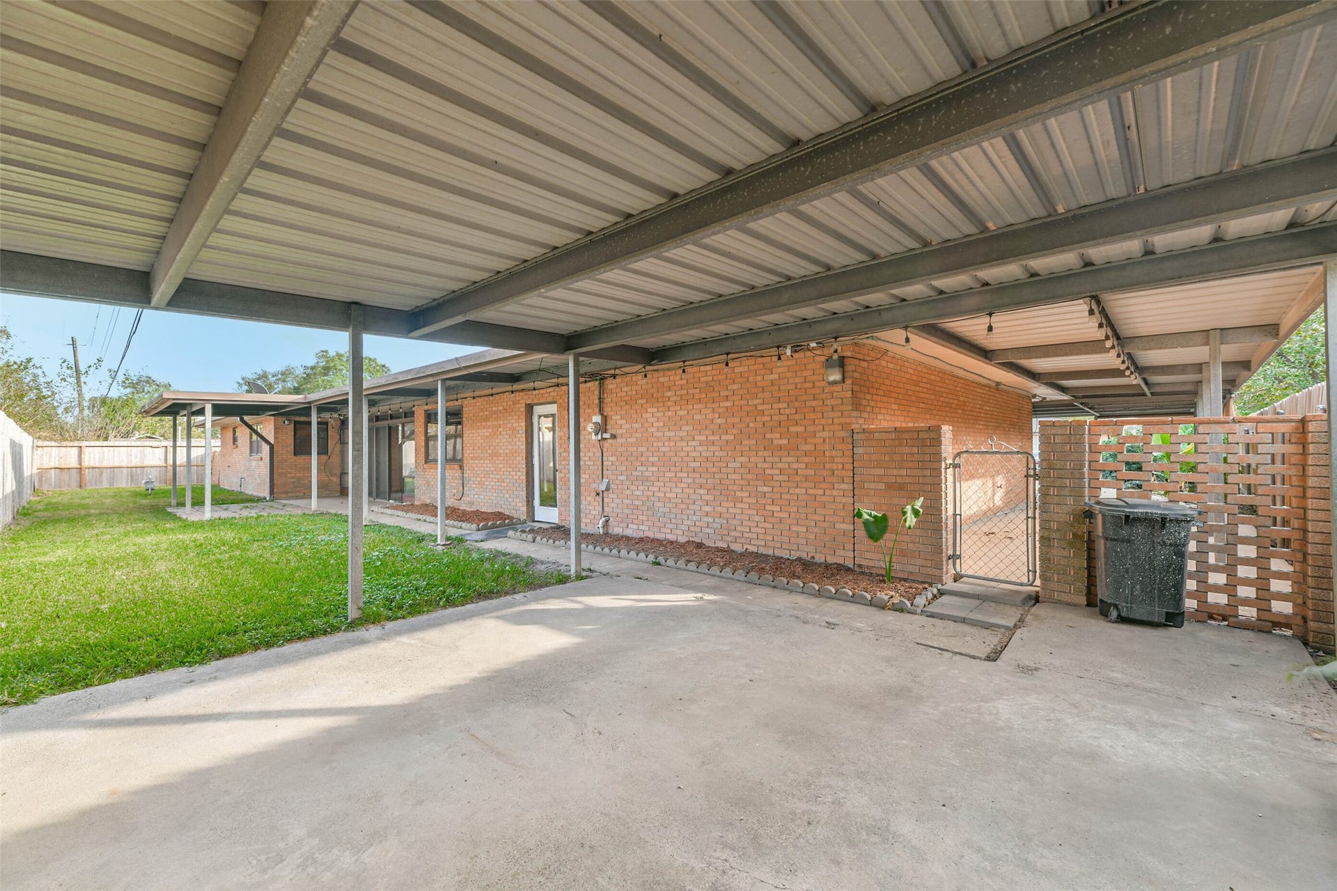 8102 Dellanera Drive, Hitchcock, TX 77563 8102 Dellanera Drive, Hitchcock, TX 77563