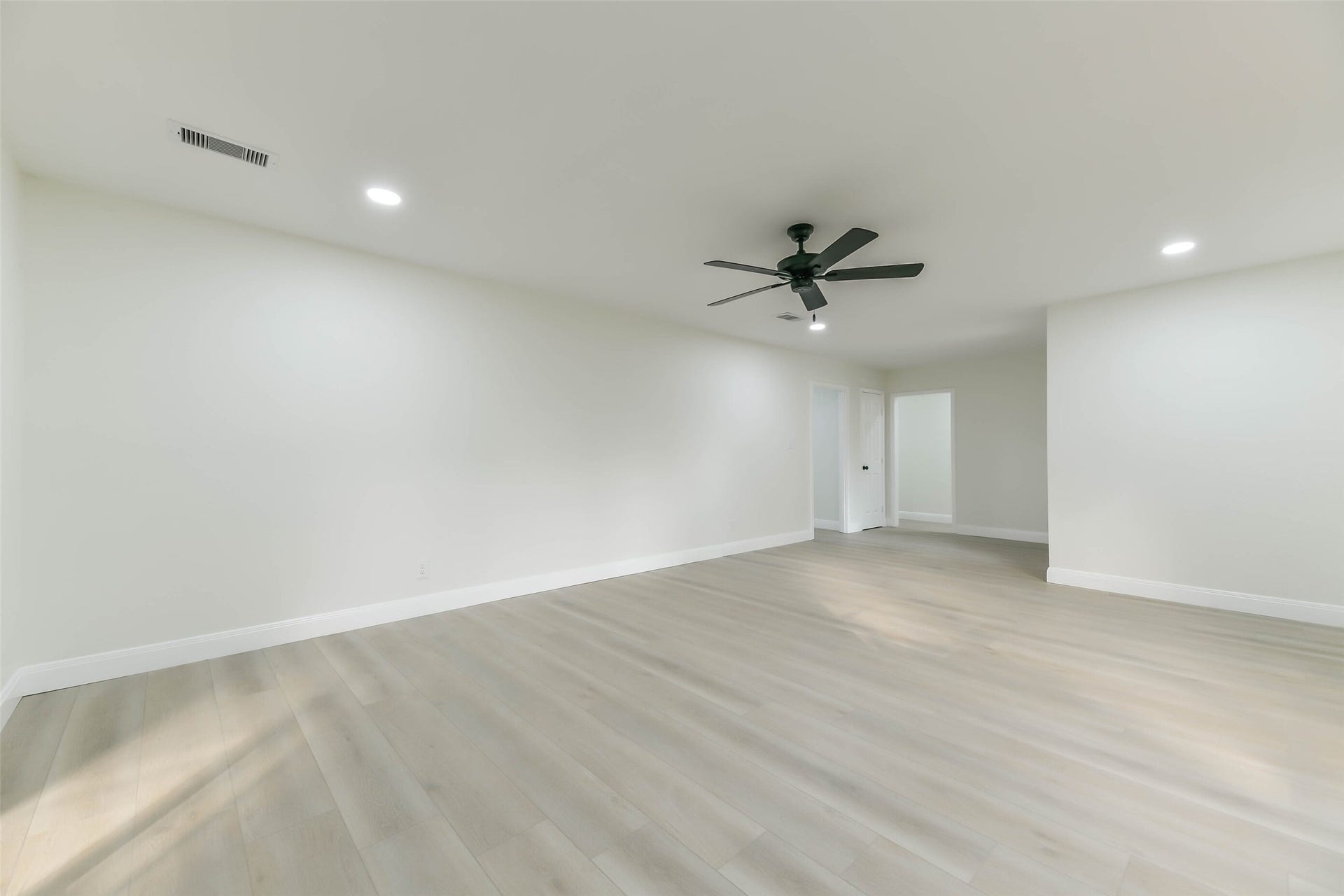 8102 Dellanera Drive, Hitchcock, TX 77563 8102 Dellanera Drive, Hitchcock, TX 77563