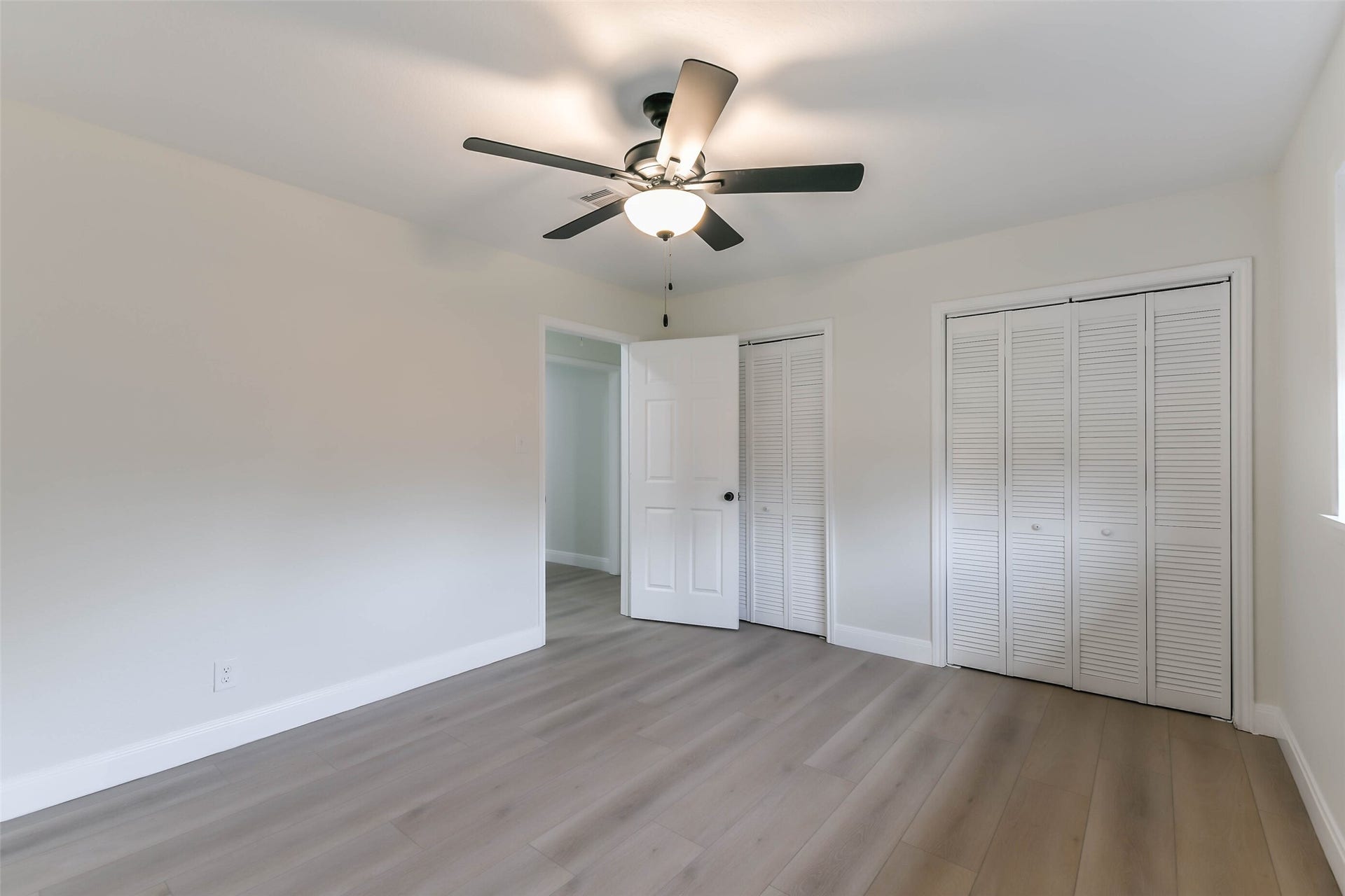8102 Dellanera Drive, Hitchcock, TX 77563 8102 Dellanera Drive, Hitchcock, TX 77563