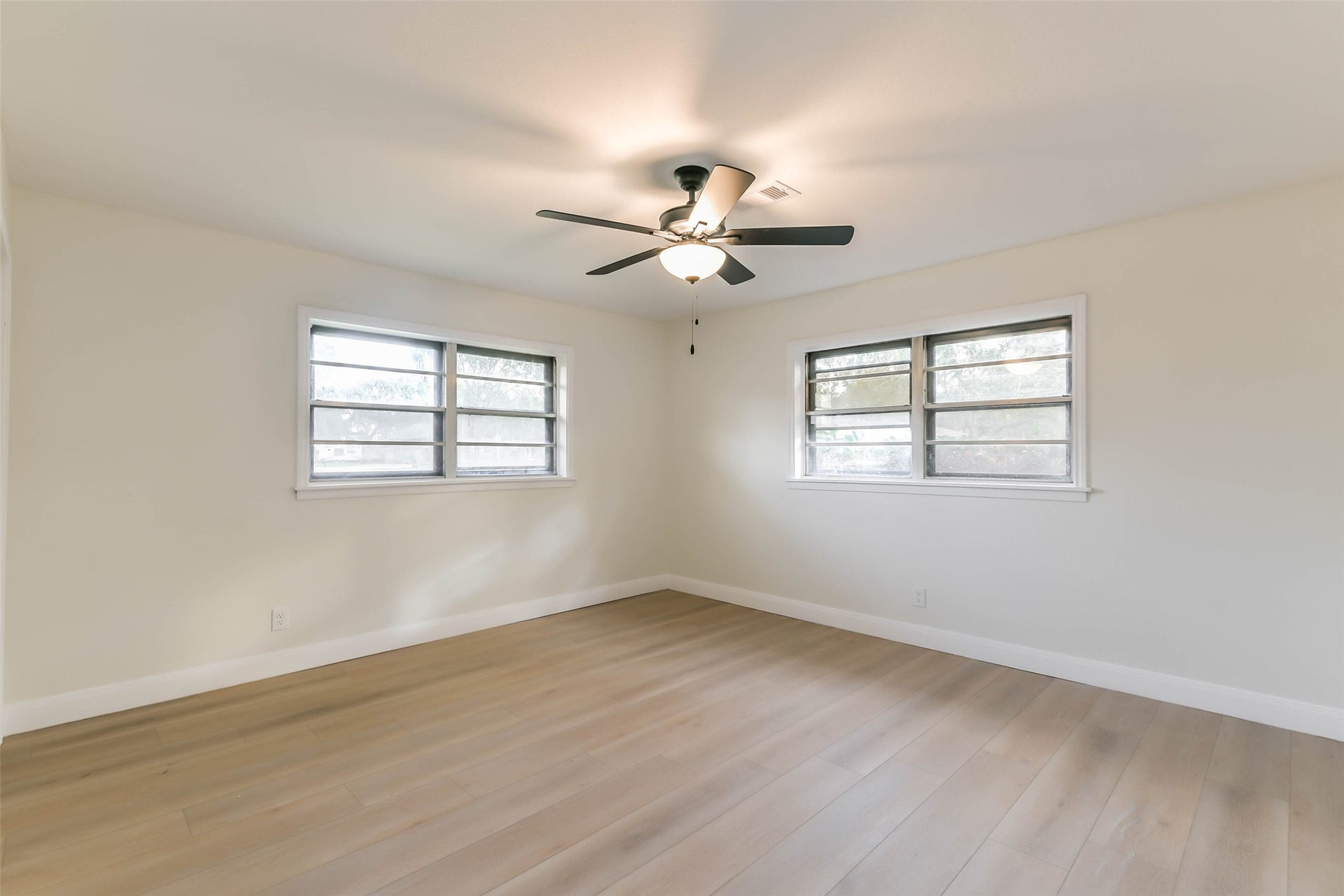8102 Dellanera Drive, Hitchcock, TX 77563 8102 Dellanera Drive, Hitchcock, TX 77563