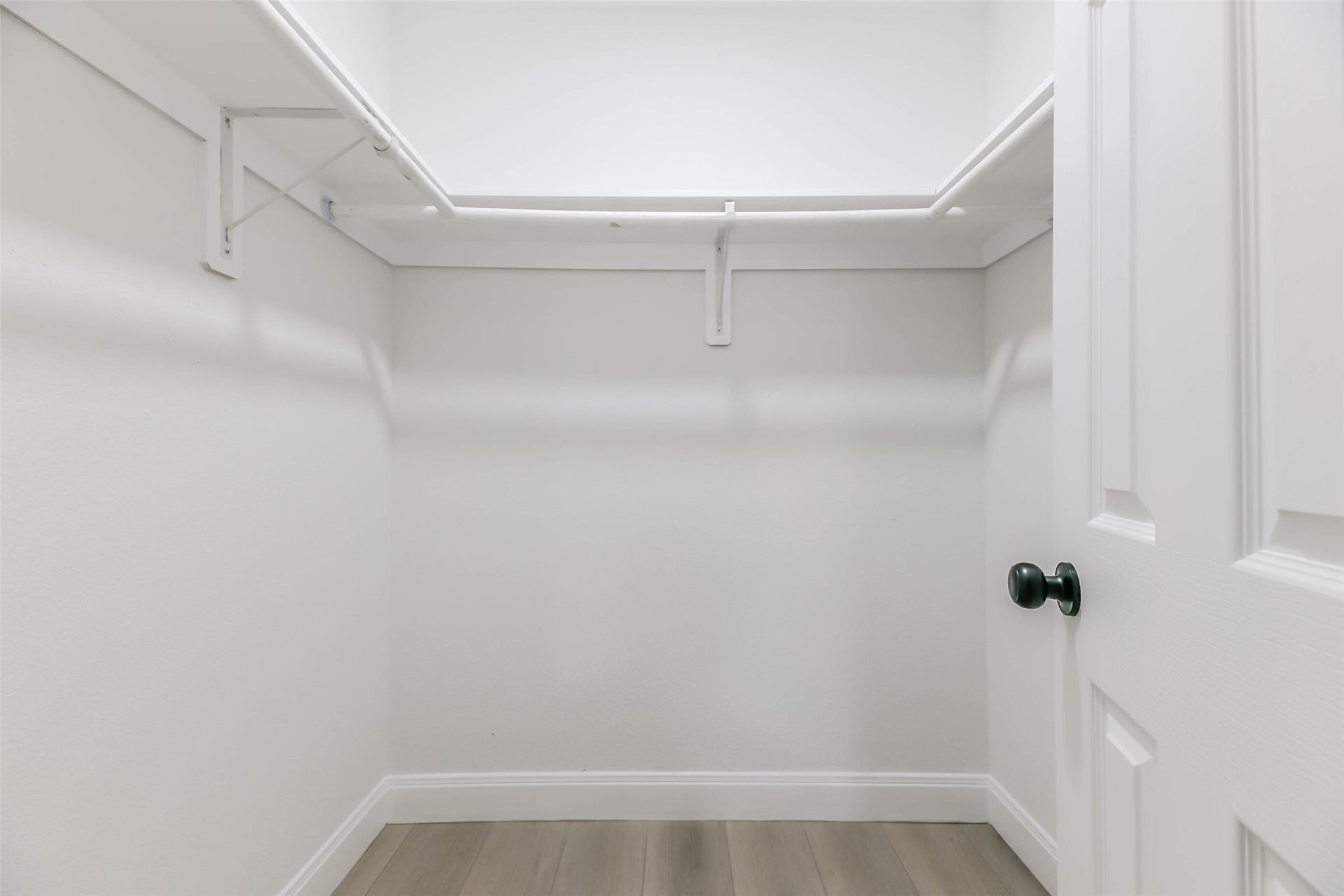 8102 Dellanera Drive, Hitchcock, TX 77563 Master Walk-In Closet