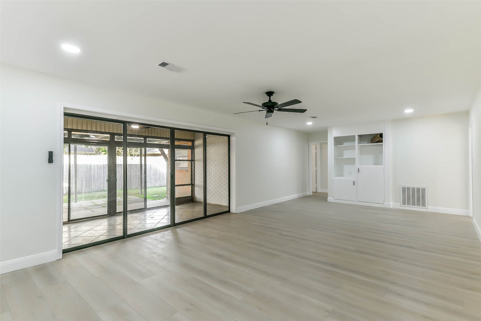 8102 Dellanera Drive, Hitchcock, TX 77563 Living Room with Sunroom Access