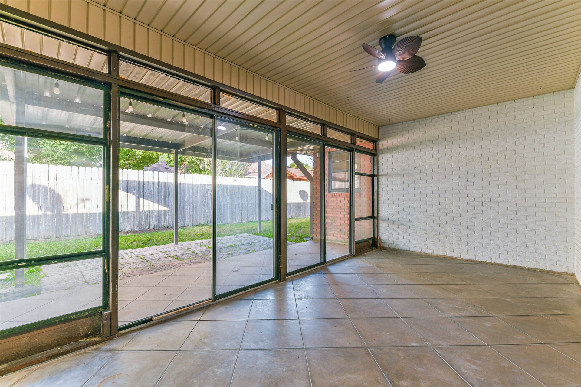 8102 Dellanera Drive, Hitchcock, TX 77563 Sunroom