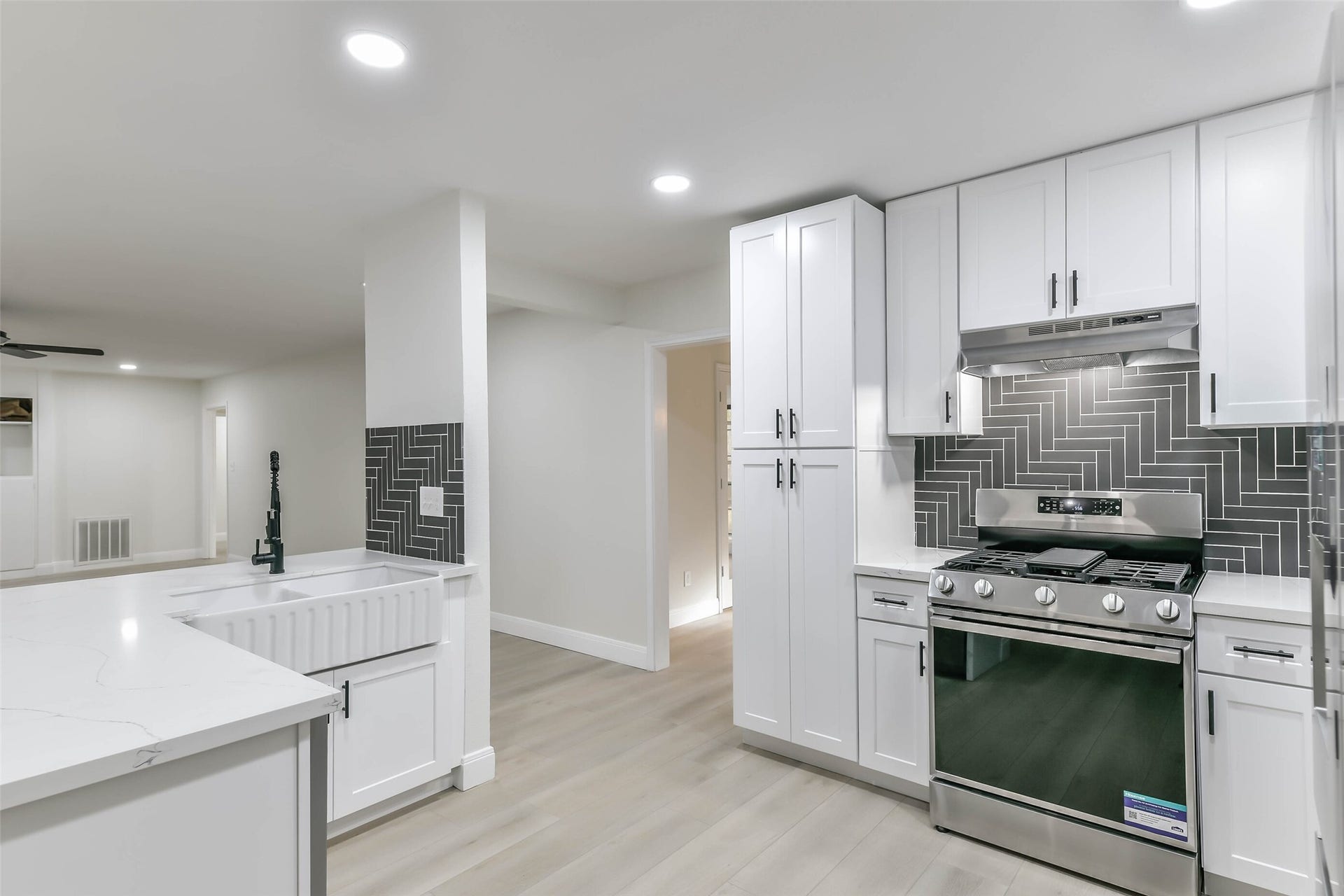 8102 Dellanera Drive, Hitchcock, TX 77563 8102 Dellanera Drive, Hitchcock, TX 77563