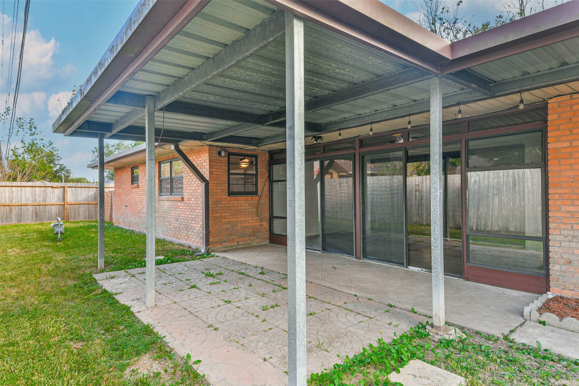 8102 Dellanera Drive, Hitchcock, TX 77563 8102 Dellanera Drive, Hitchcock, TX 77563
