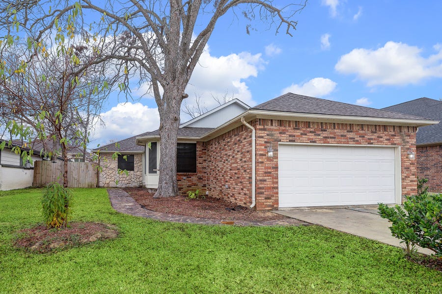 Property photo for 10711 Hillside Drive, Montgomery, TX