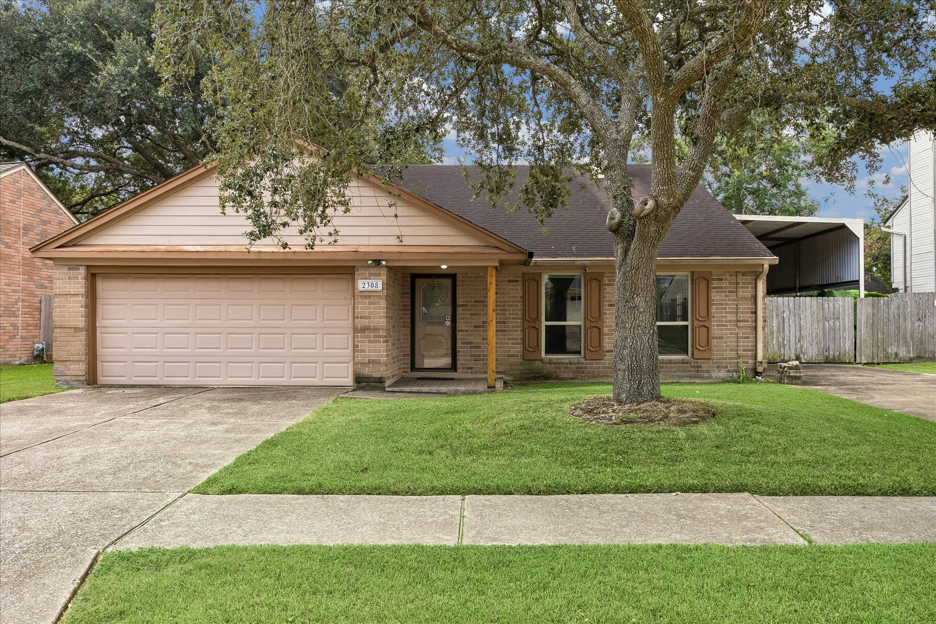 Welcome to 2308 Parkview.  The home sits on a huge 7000 SF lot in the center of street in a cozy well kept subdivision with friendly neighbors and well kept properties.