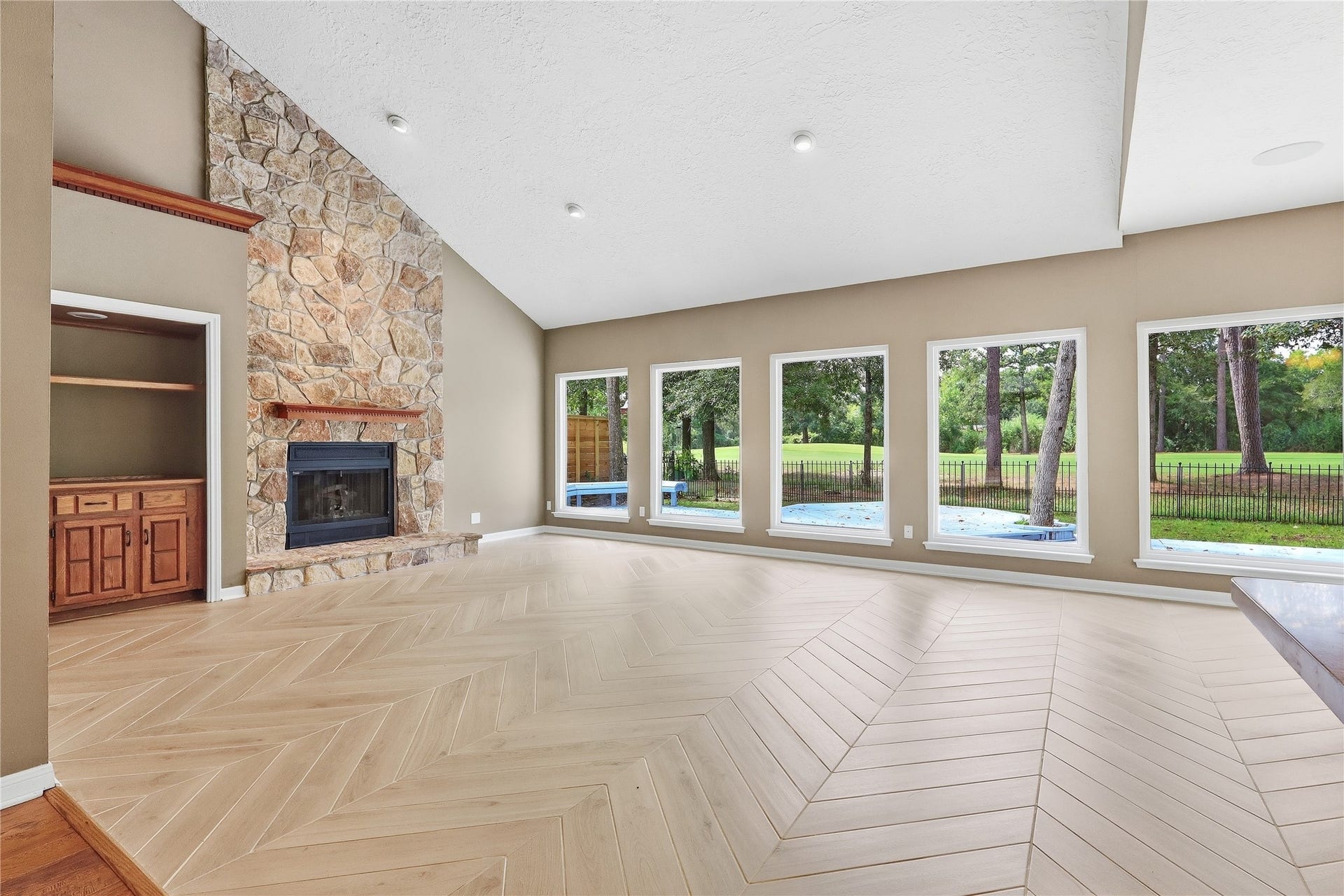 9 Huntsmans Horn Circle, The Woodlands, TX 77380 9 Huntsmans Horn Circle, The Woodlands, TX 77380