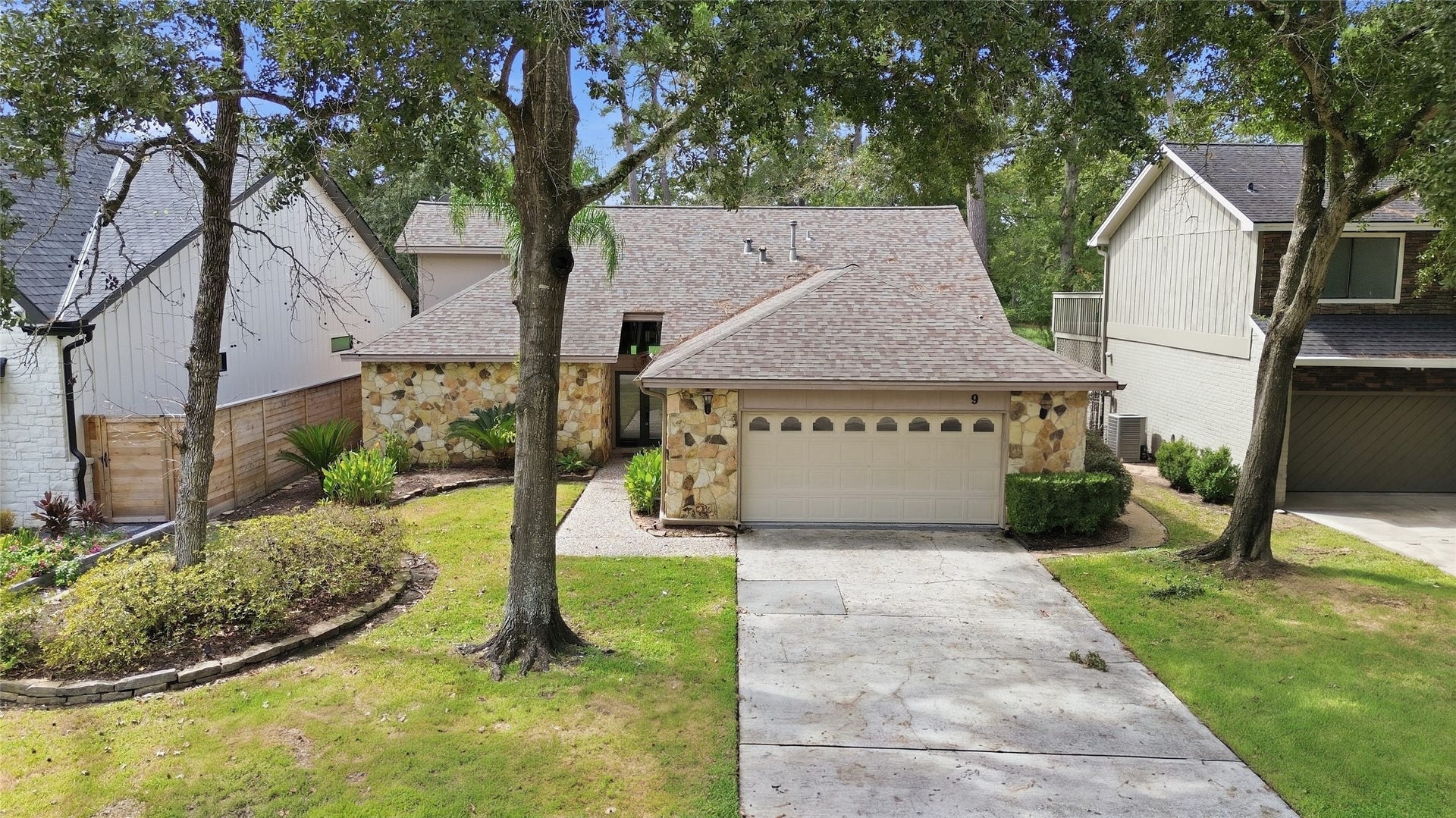 9 Huntsmans Horn Circle, The Woodlands, TX 77380 9 Huntsmans Horn Circle, The Woodlands, TX 77380