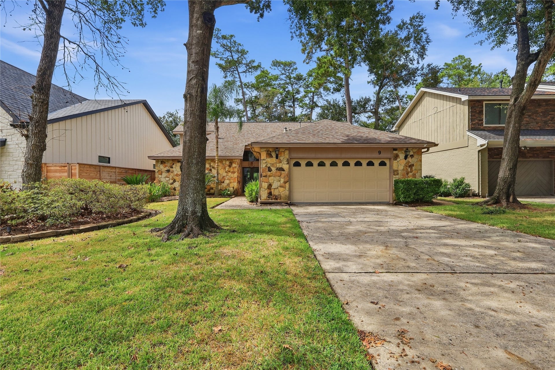 9 Huntsmans Horn Circle, The Woodlands, TX 77380 9 Huntsmans Horn Circle, The Woodlands, TX 77380