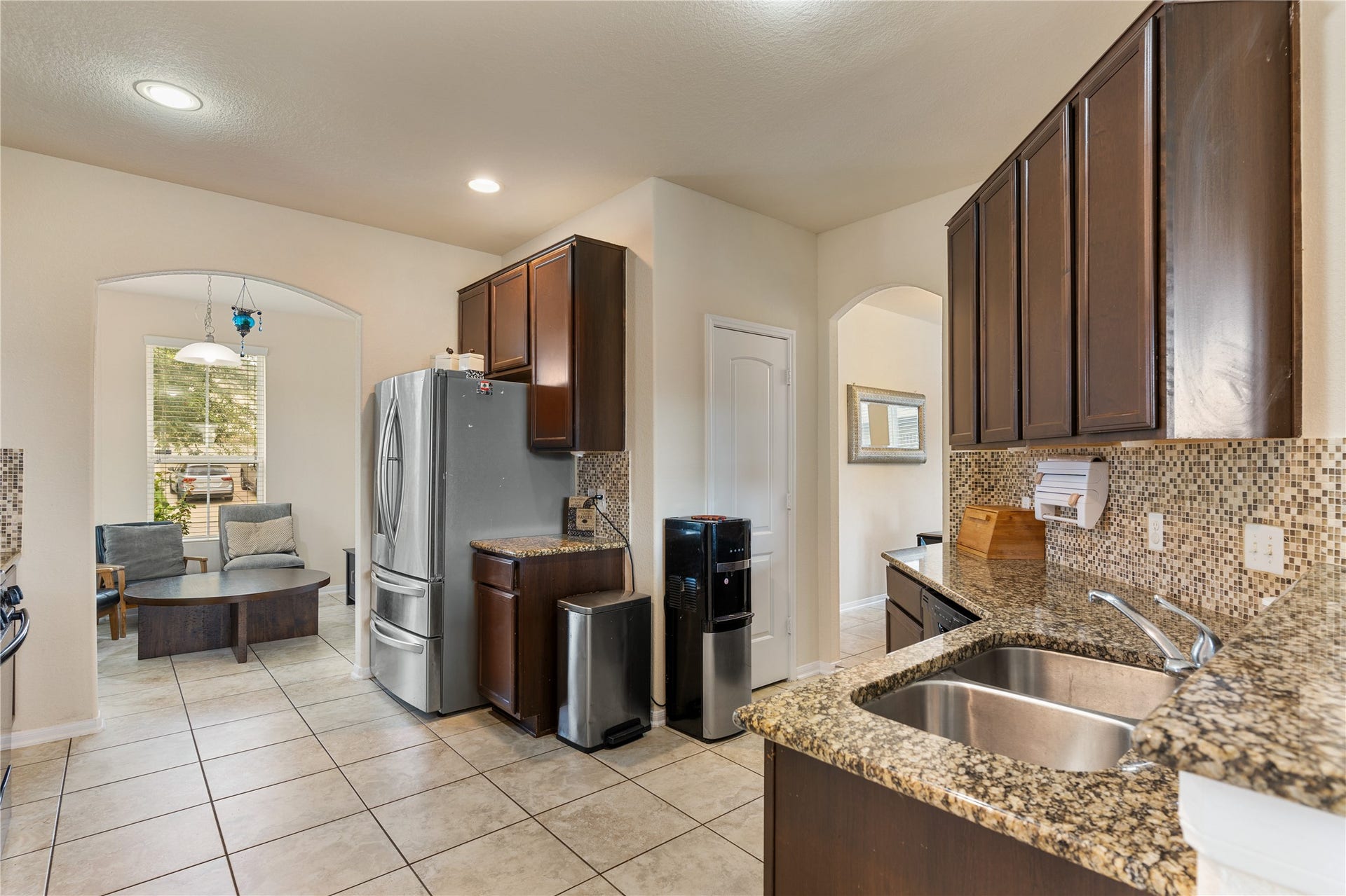 3330 Cabin Wood Way, Houston, TX 77084 Lots of room in this kitchen!