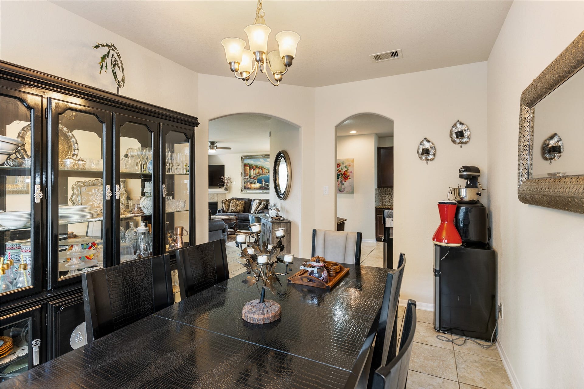 3330 Cabin Wood Way, Houston, TX 77084 The formal living room connects to the living room and kitchen.
