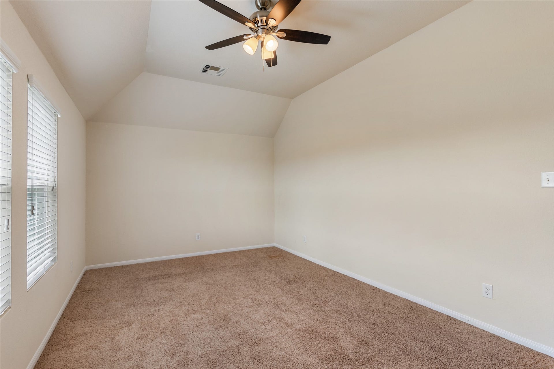 3330 Cabin Wood Way, Houston, TX 77084 Tons of natural light in this game room and ceiling fan.