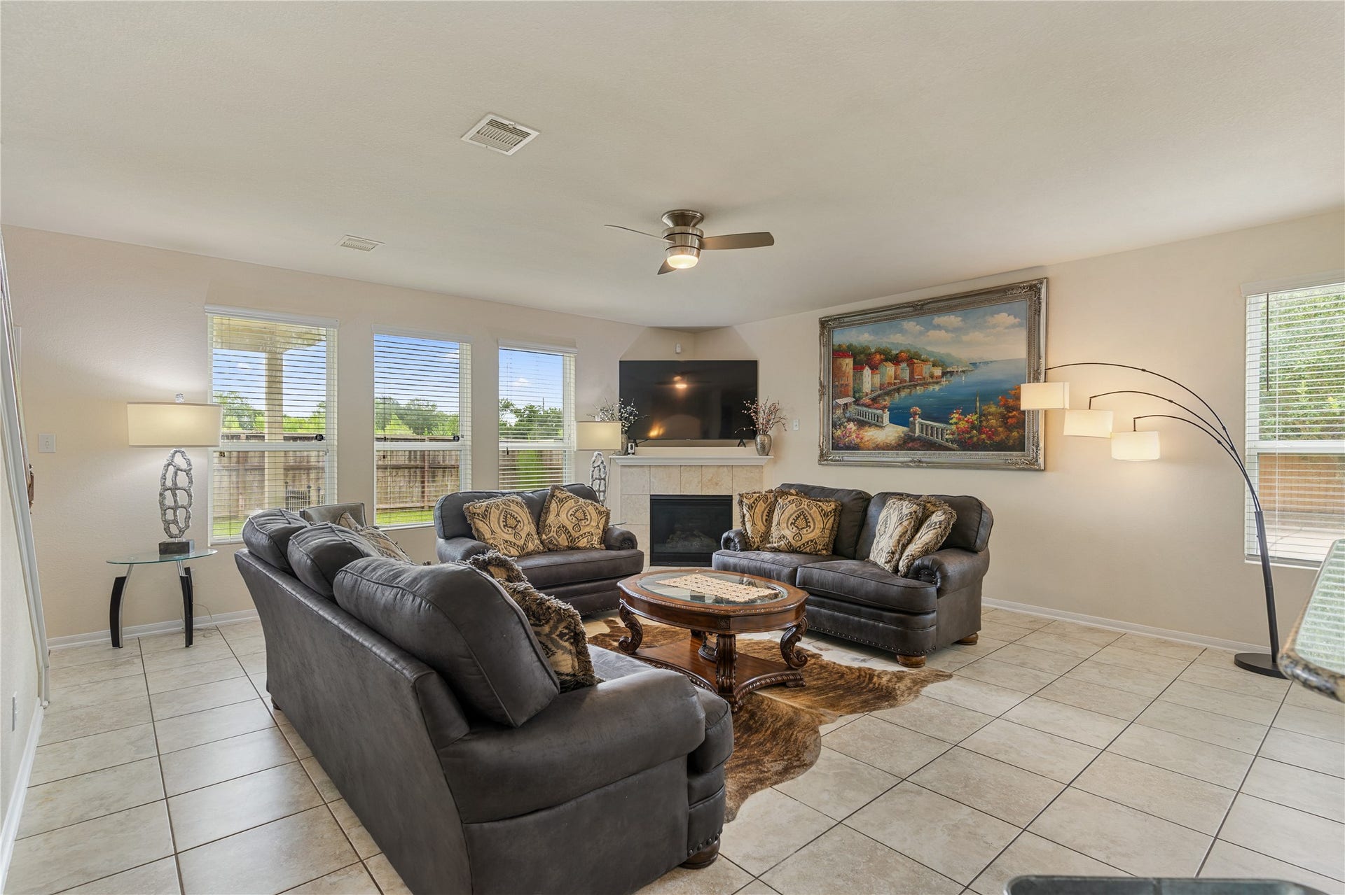 3330 Cabin Wood Way, Houston, TX 77084 Another angle of this spacious living room.
