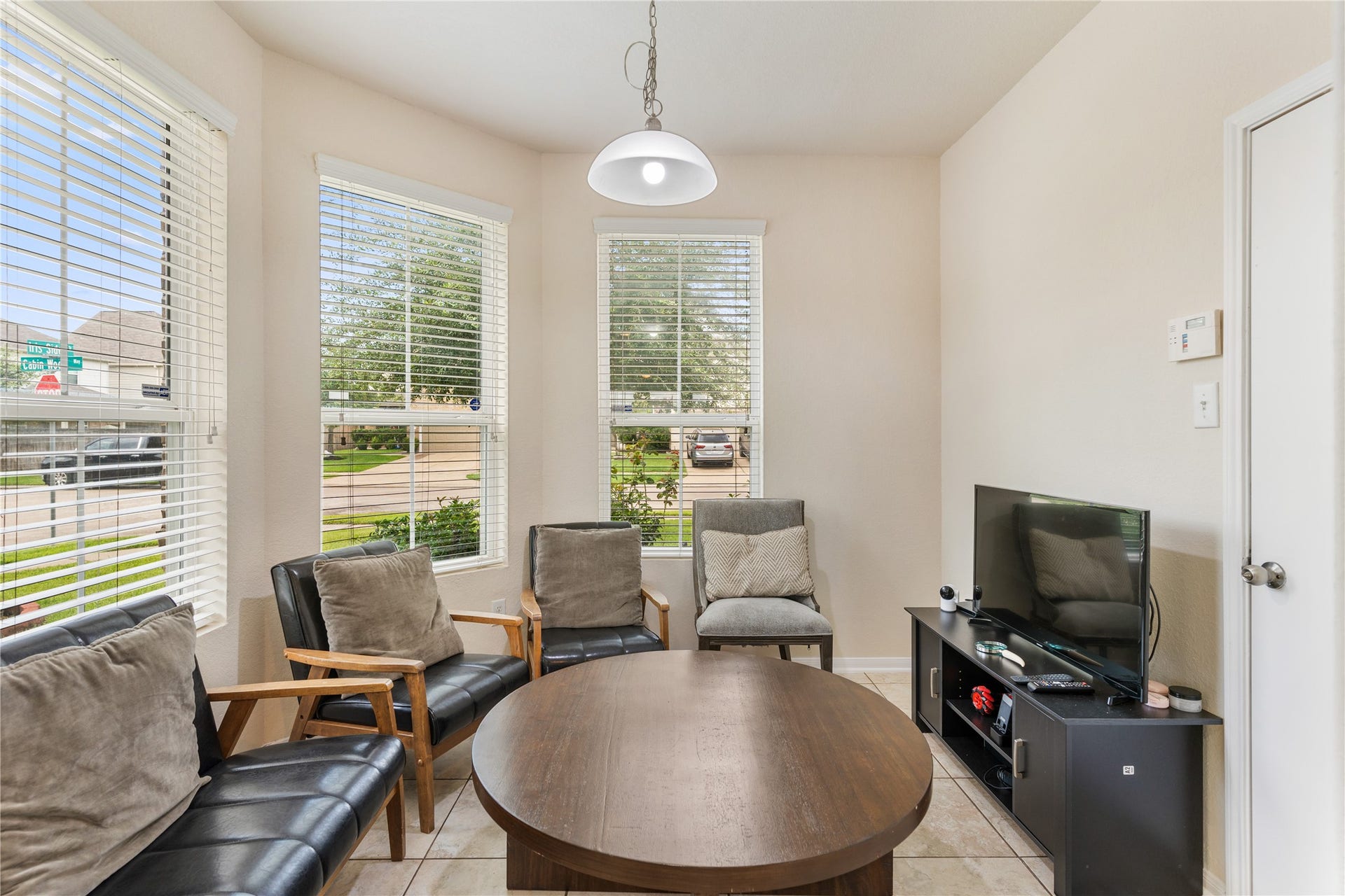 3330 Cabin Wood Way, Houston, TX 77084 This flex space is being used as another causal hangout area. What would you use it for? Extra dining space? Downstairs play area? An office? A bar? The choice is yours!